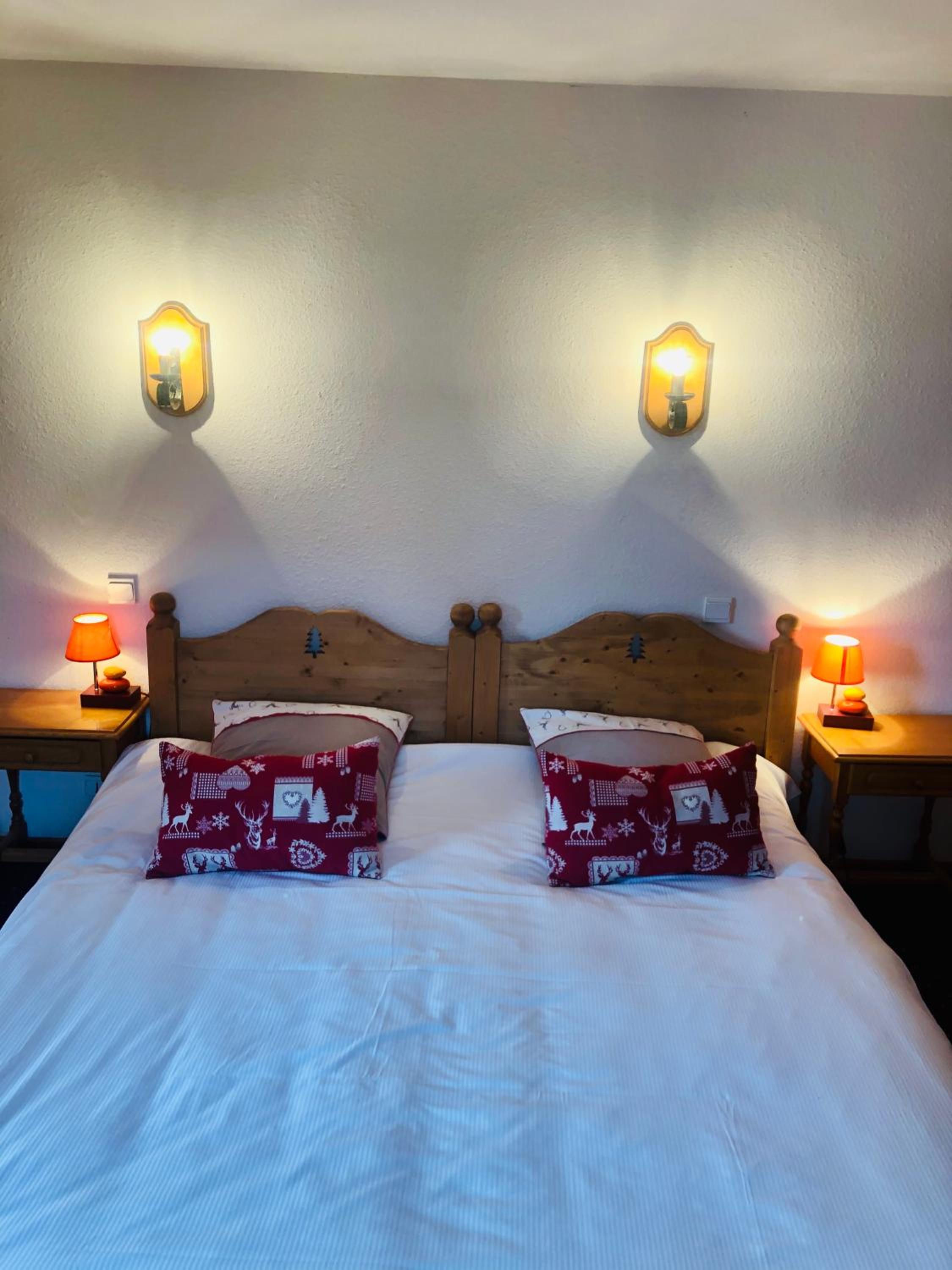 Double Room with Lake View - Photo 6