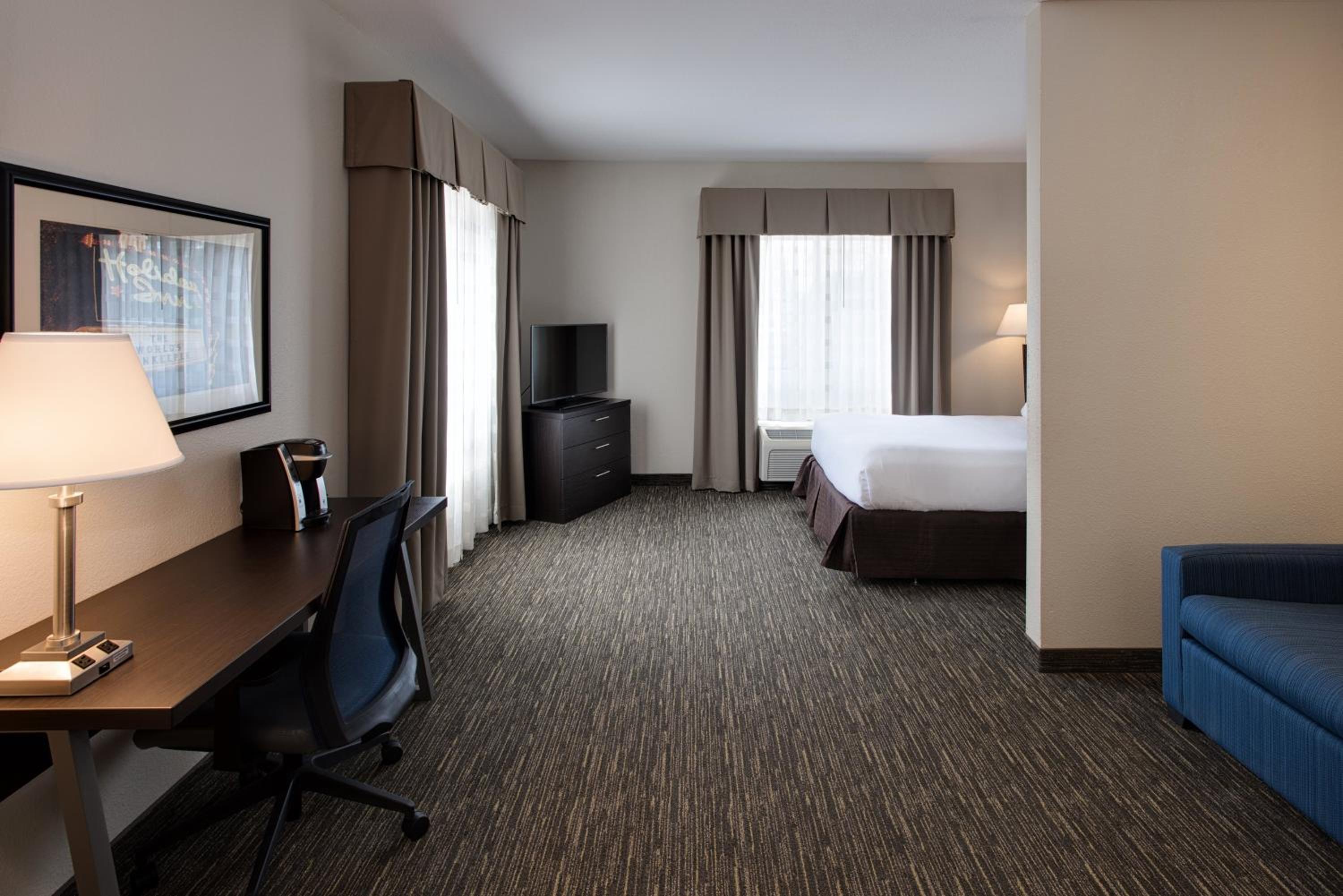 King Suite - Photo 1