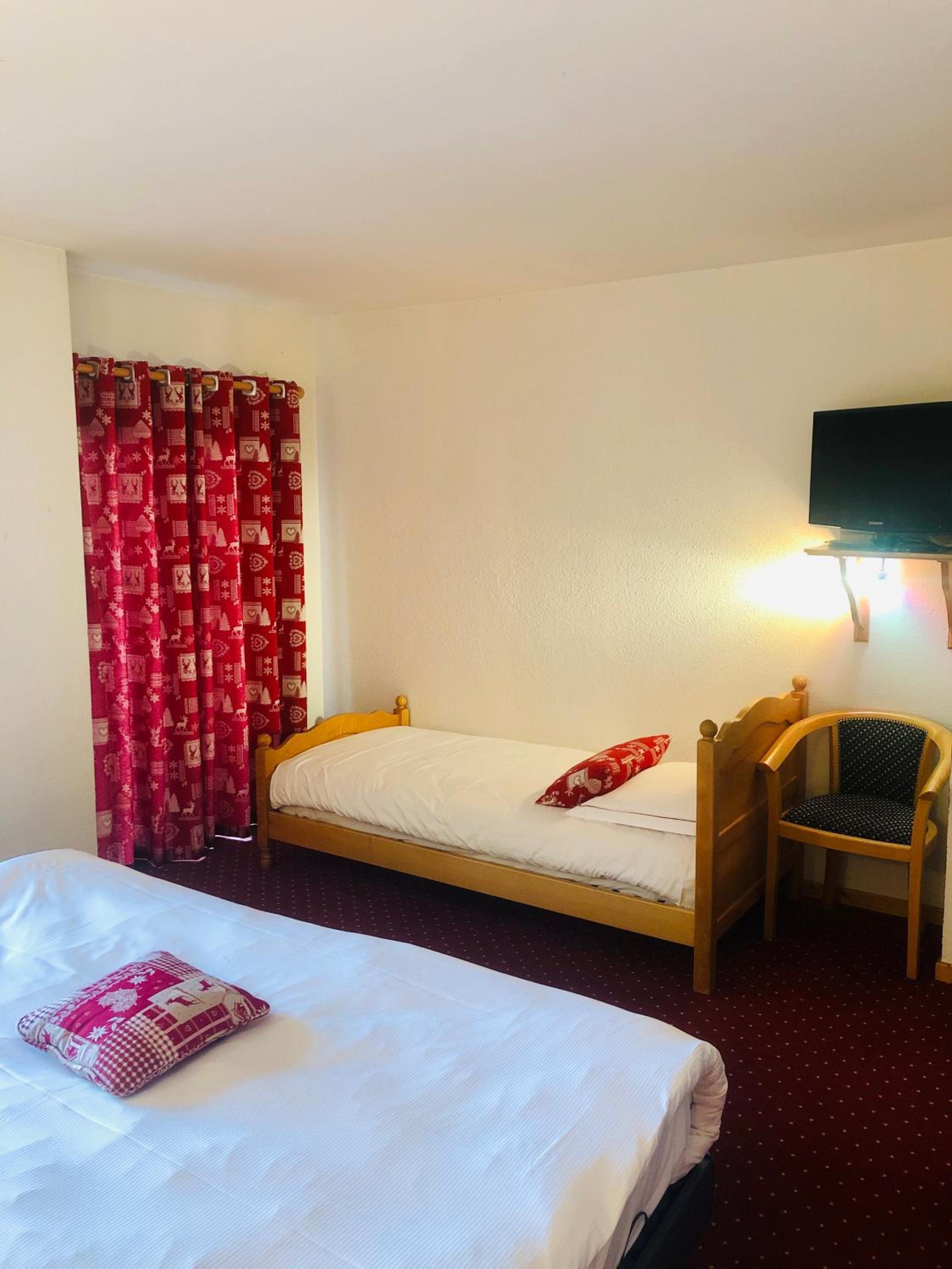 Quadruple Room with Lake View - Photo 1