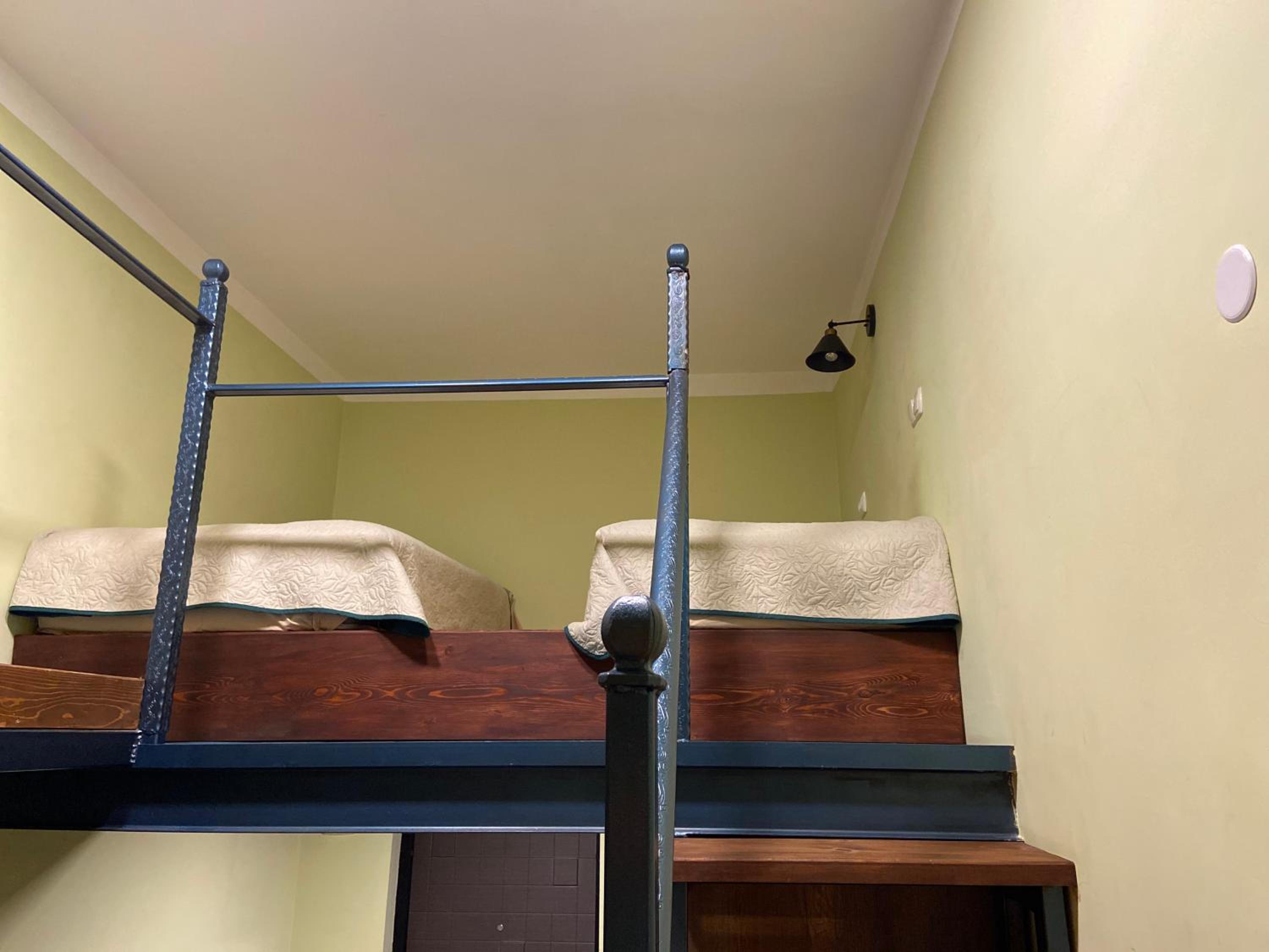 Deluxe Two-Bedroom Apartment with Garden View - Photo 12