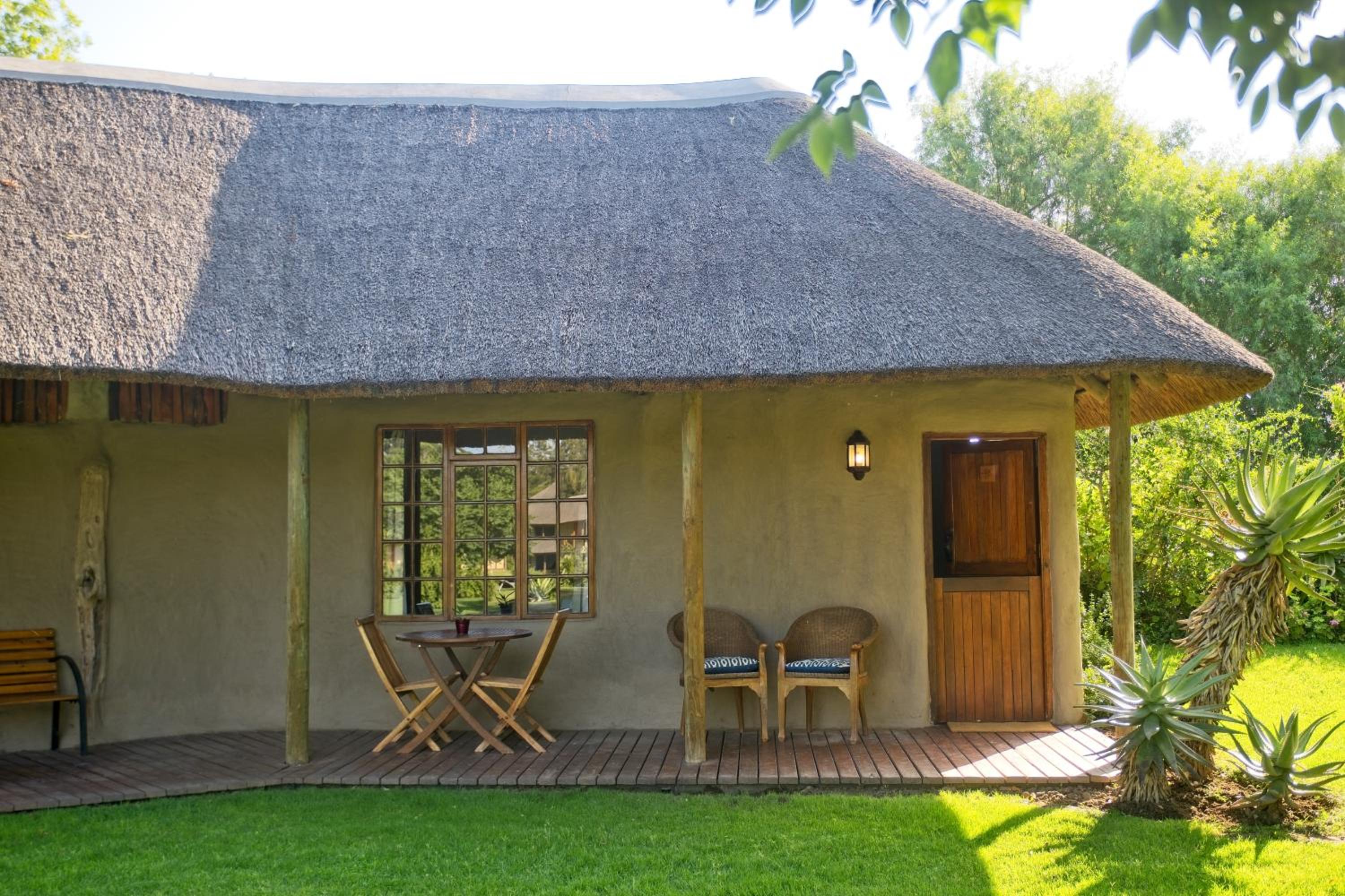 Garden Bungalow with Queen Beds photo 2