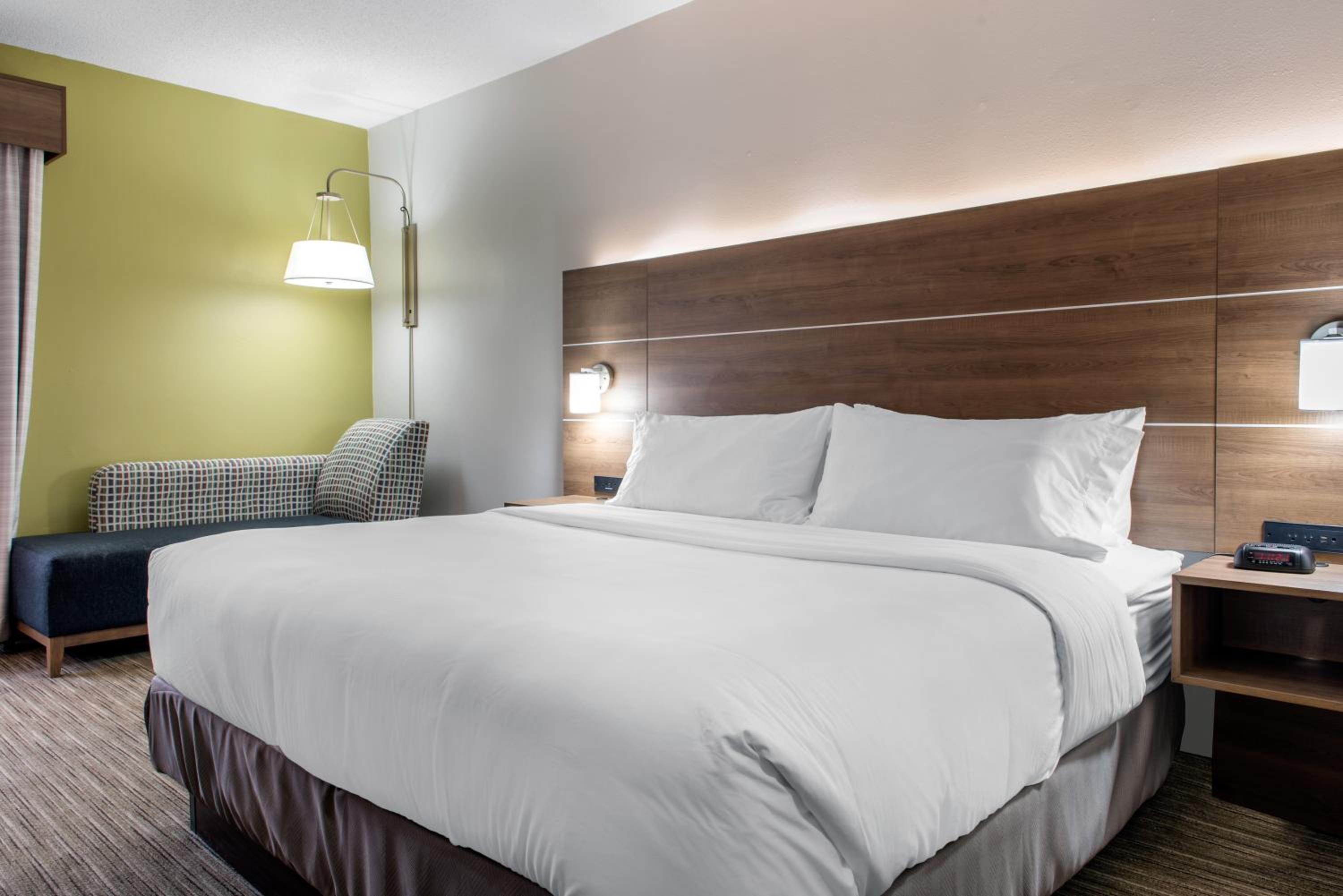 Standard King Room photo 1