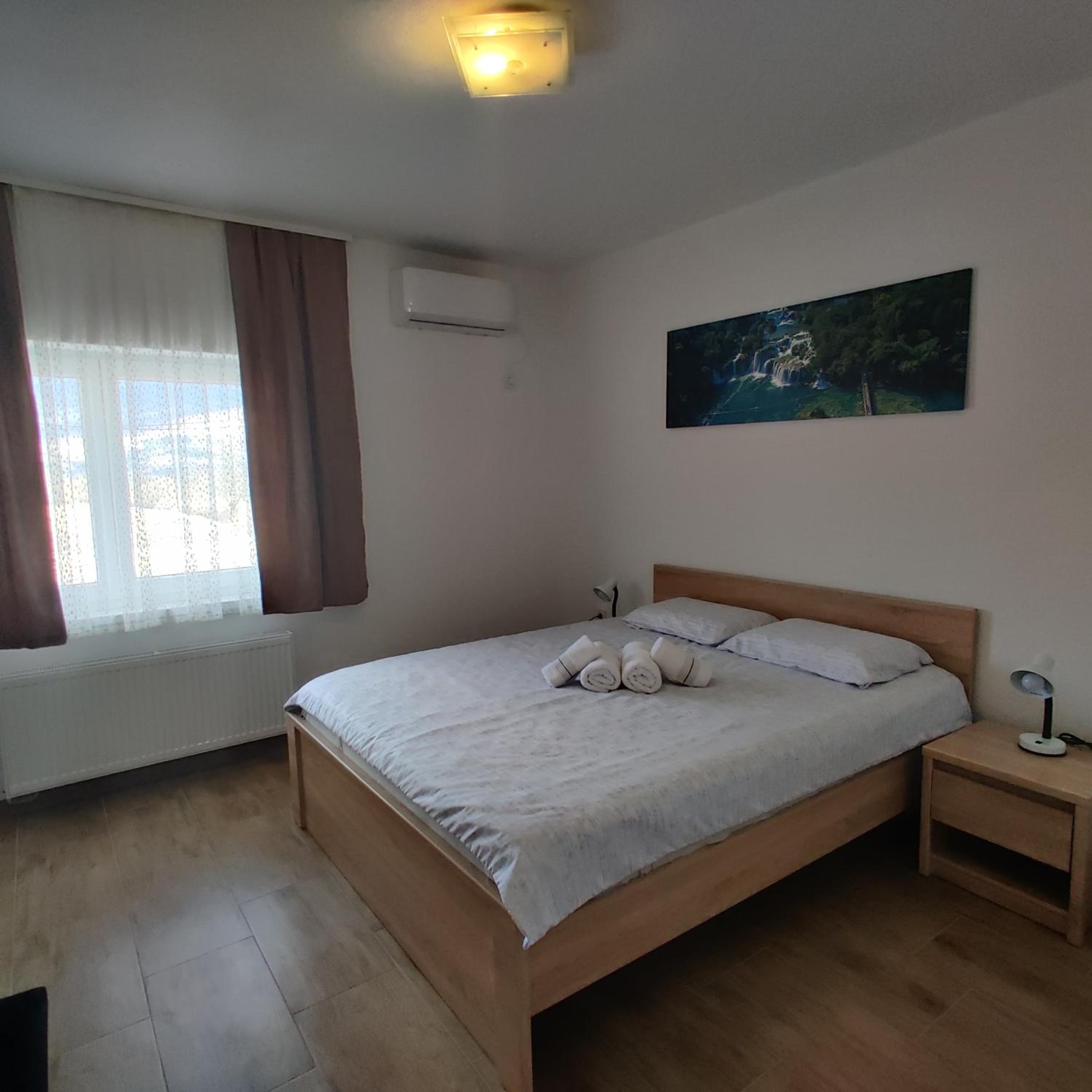 Deluxe King Room - Photo 1