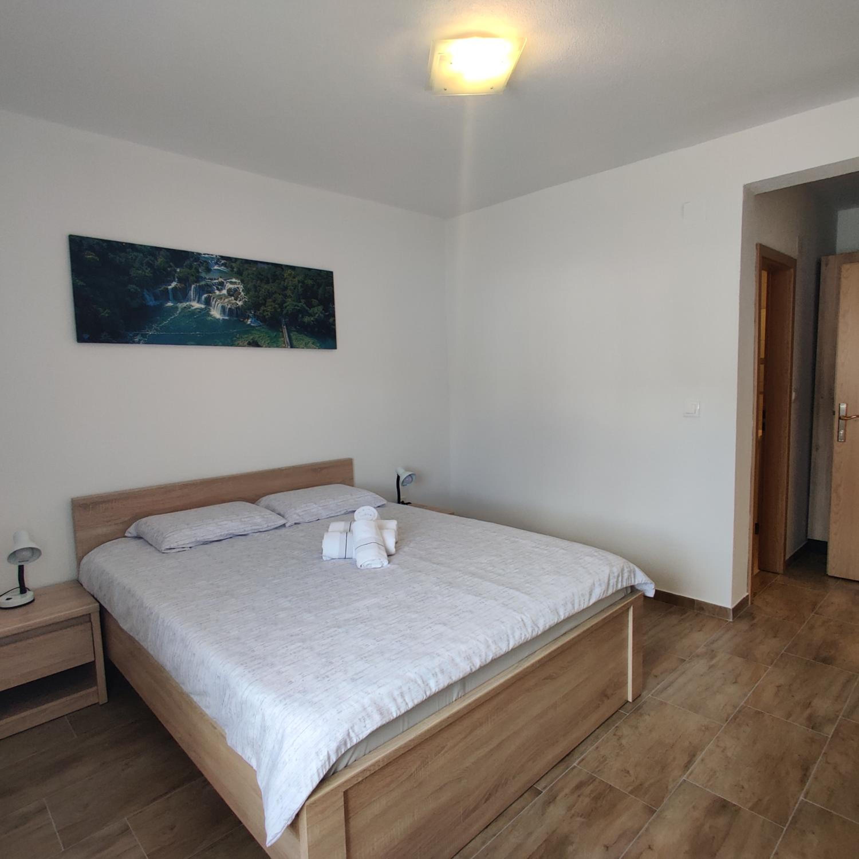 Deluxe King Room - Photo 2