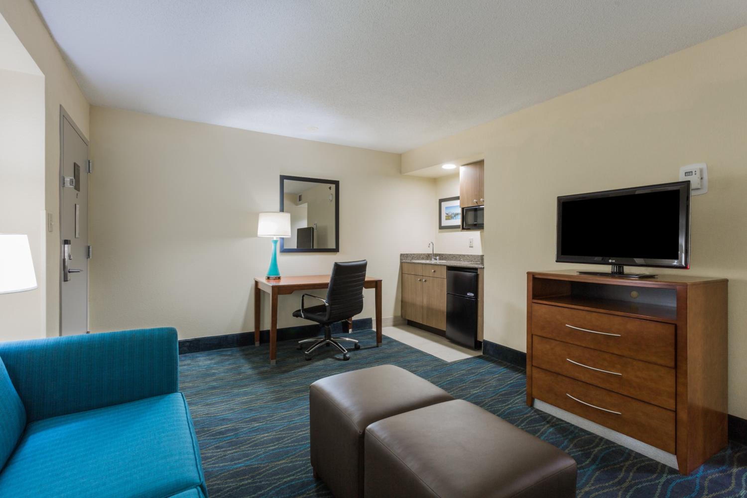 One-Bedroom King Suite - Photo 5
