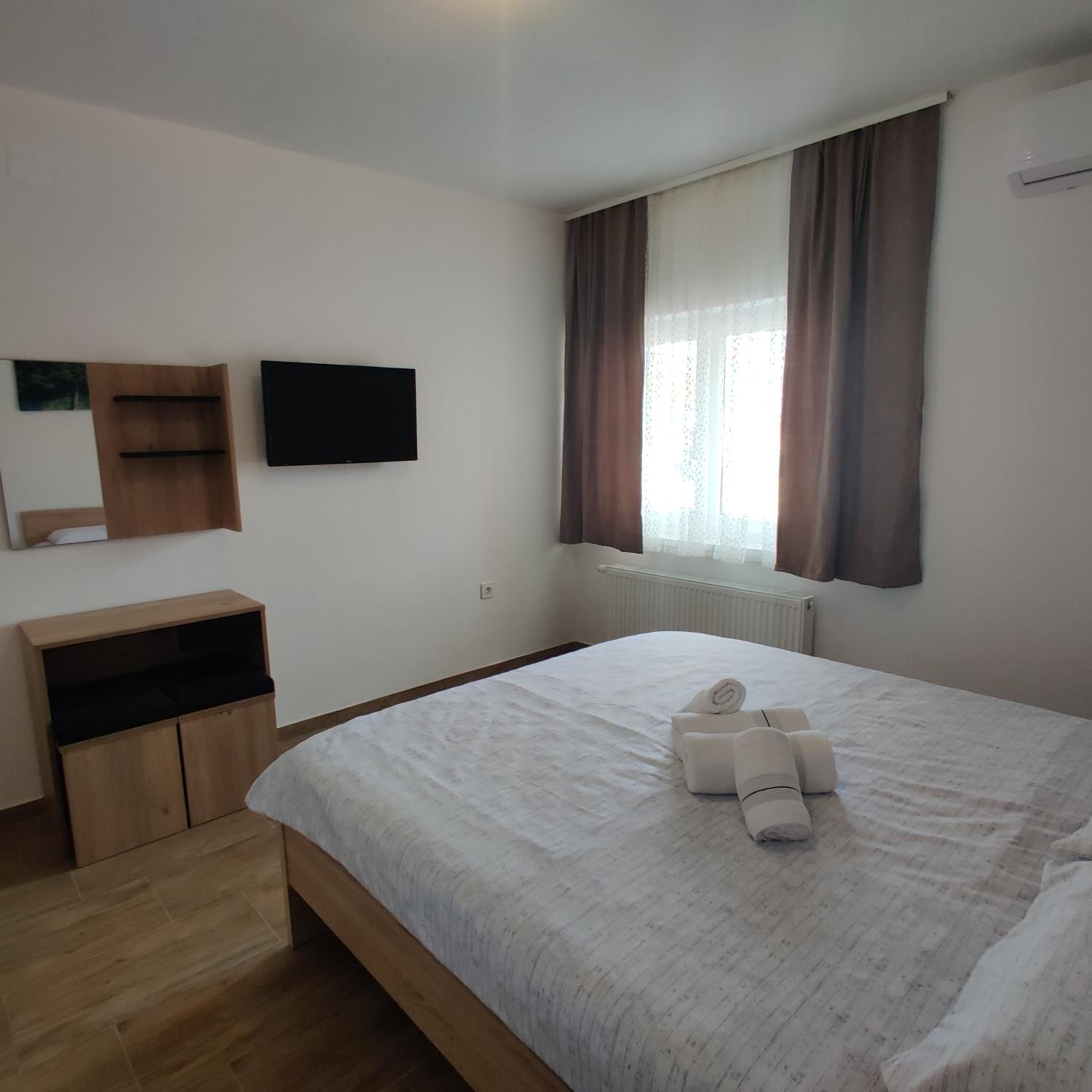 Deluxe King Room - Photo 4