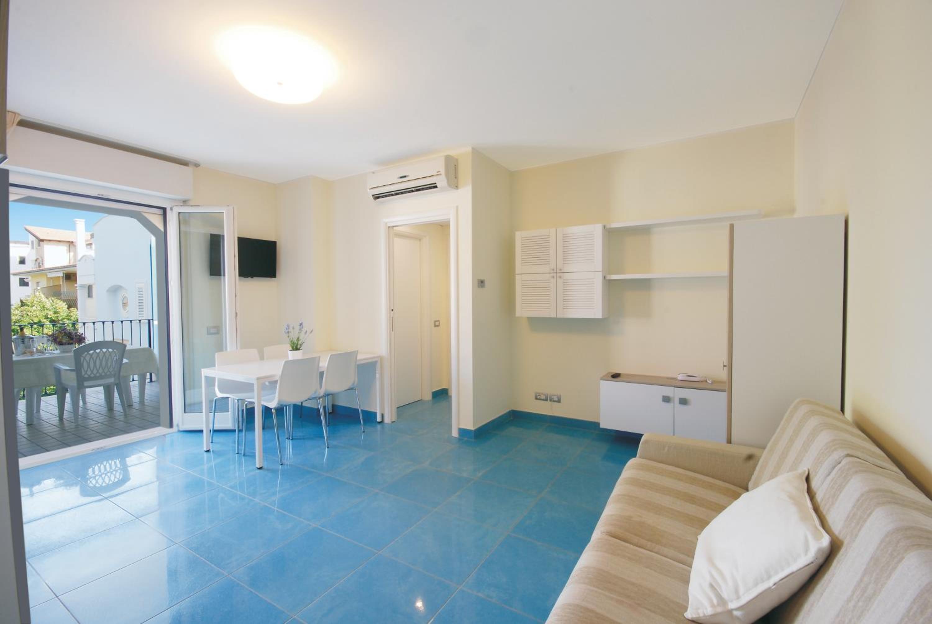 One-Bedroom Apartment with Terrace - Photo 3