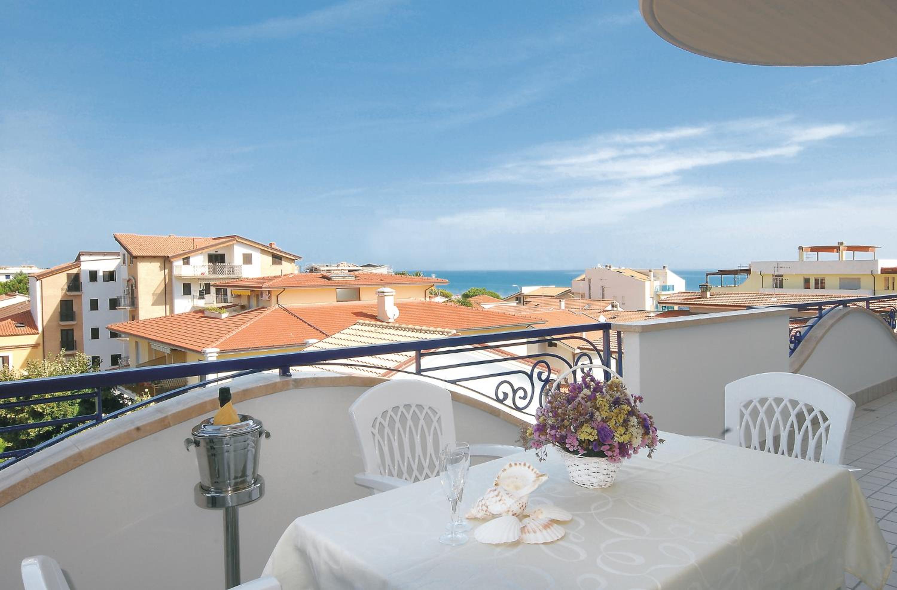 One-Bedroom Apartment with Terrace - Photo 7