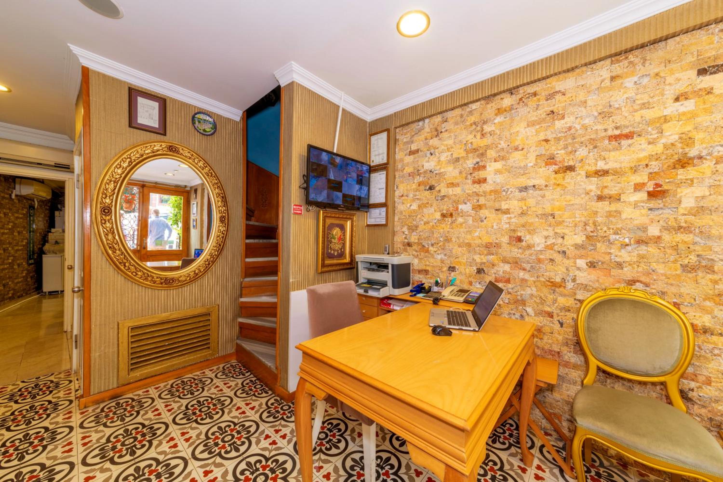Connecting Family Room photo 2