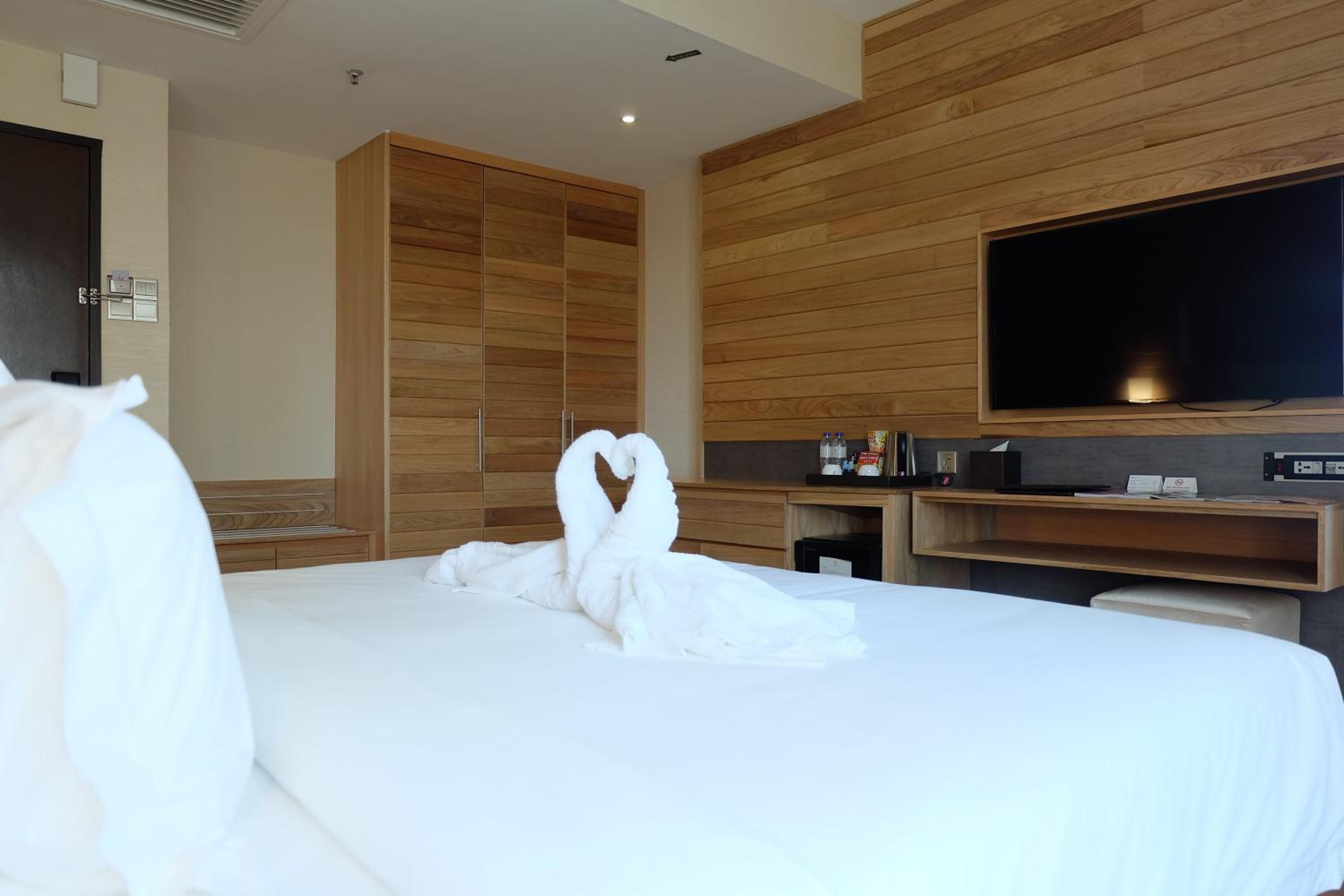  Executive King Room with Bathtub - Photo 2