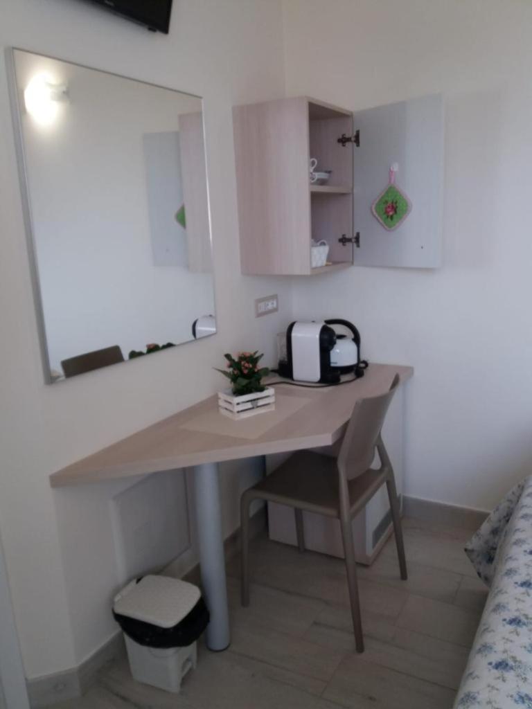 Double or Twin Room with Private Bathroom photo 2