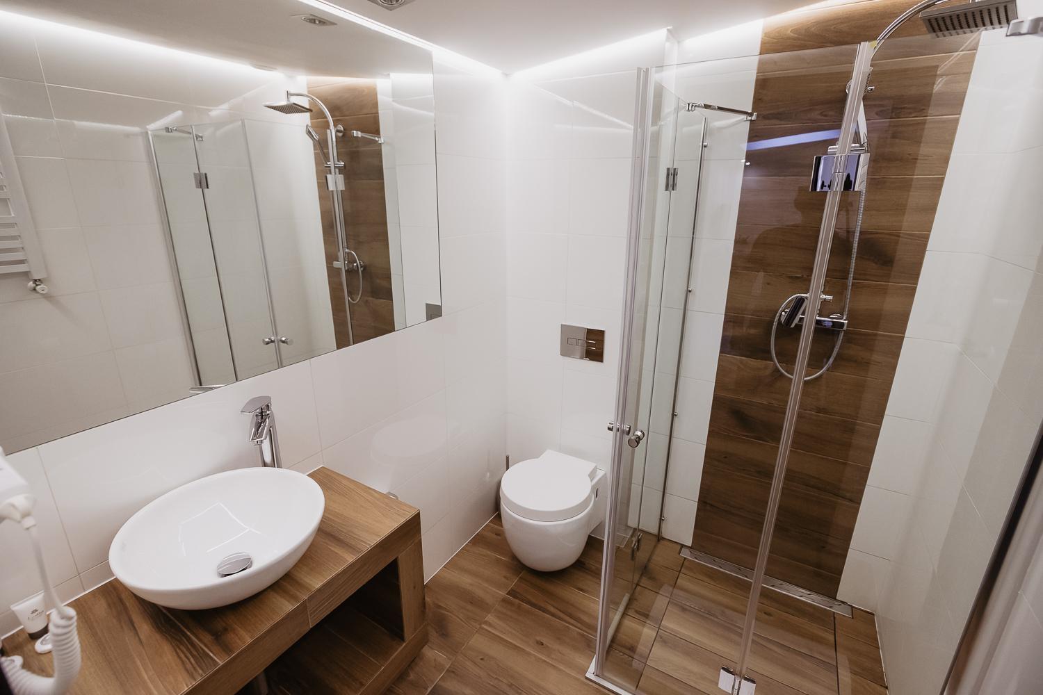Double Room with Balcony - Photo 4