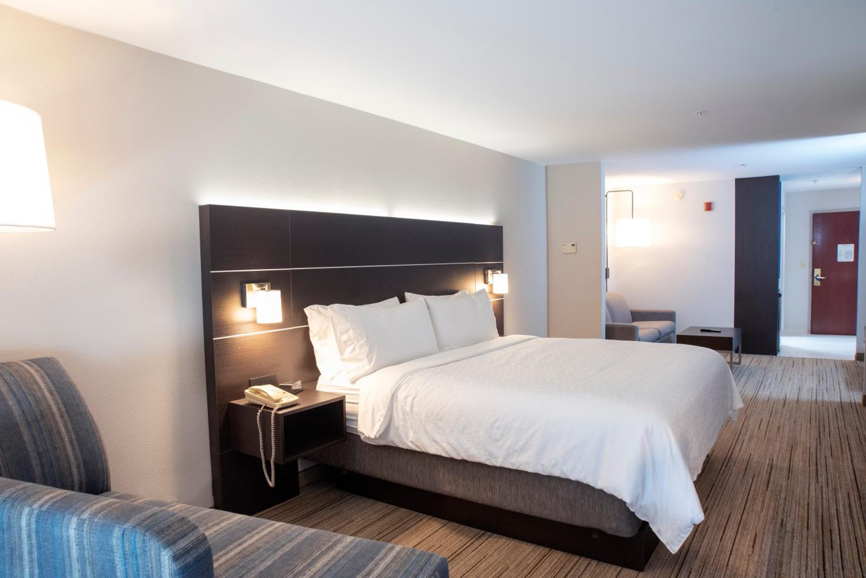 King Suite with Sofa Bed - Photo 3