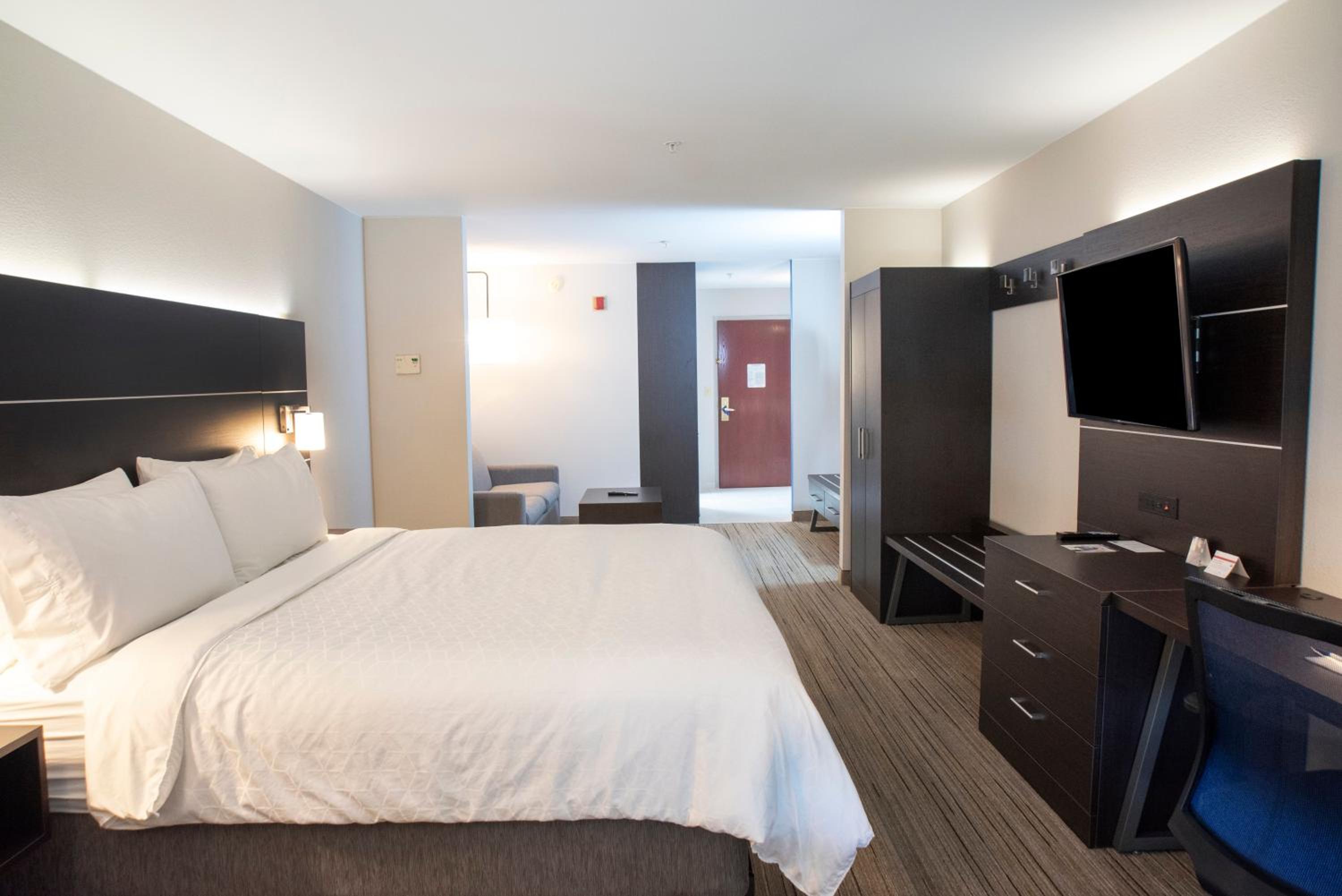 King Suite with Sofa Bed - Photo 2