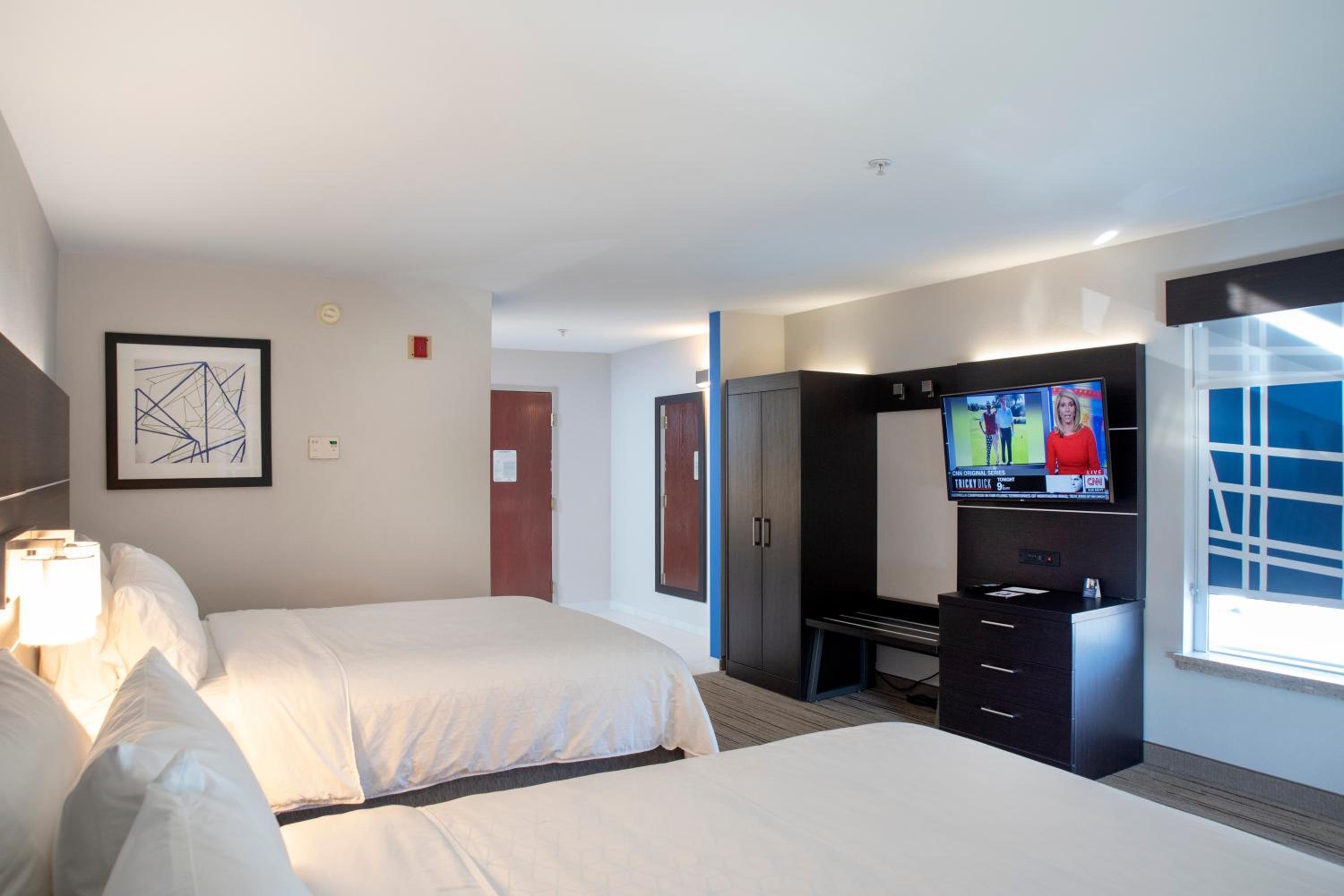 Standard Room with Two Queen Beds - Photo 1