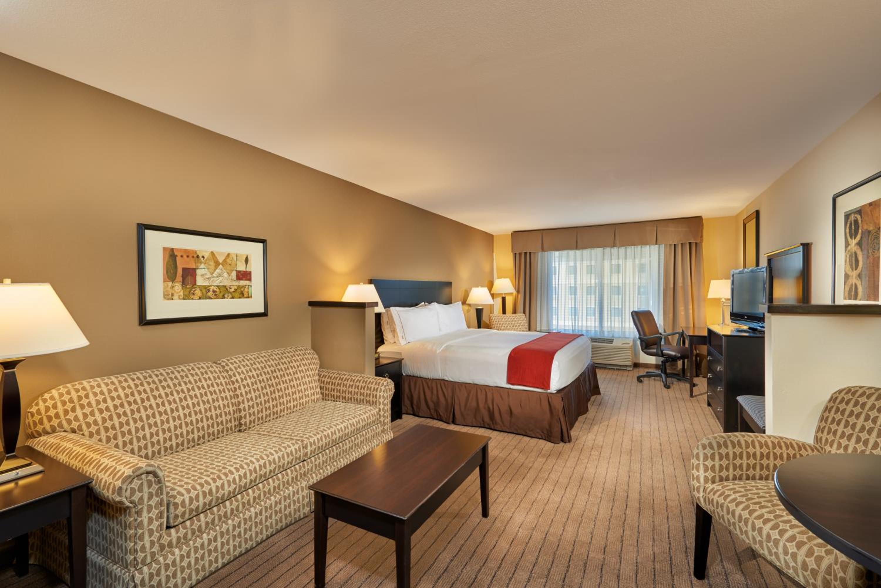 King Suite - Photo 1