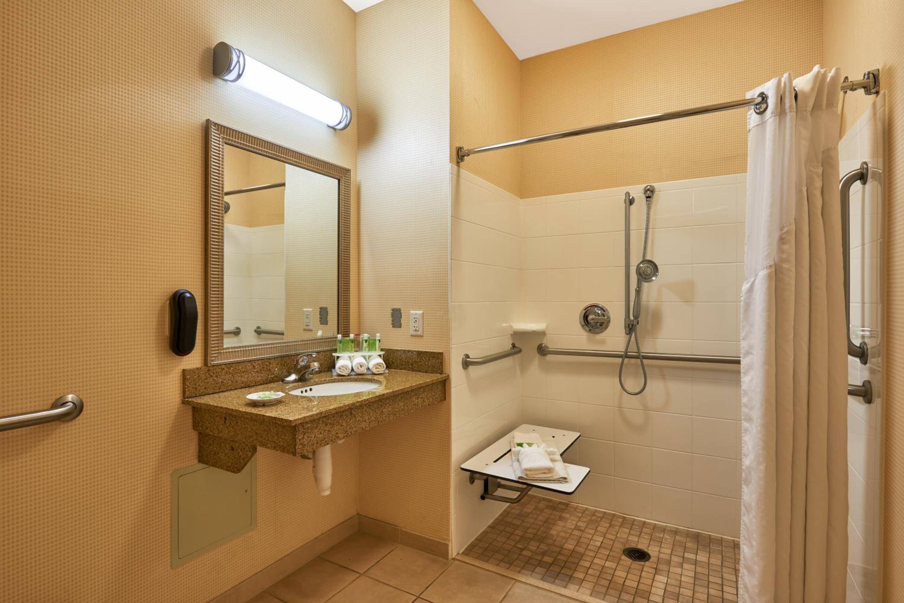 Queen Room with Two Queen Beds Hearing Accessible with Roll-In Shower - Non-Smoking - Photo 2
