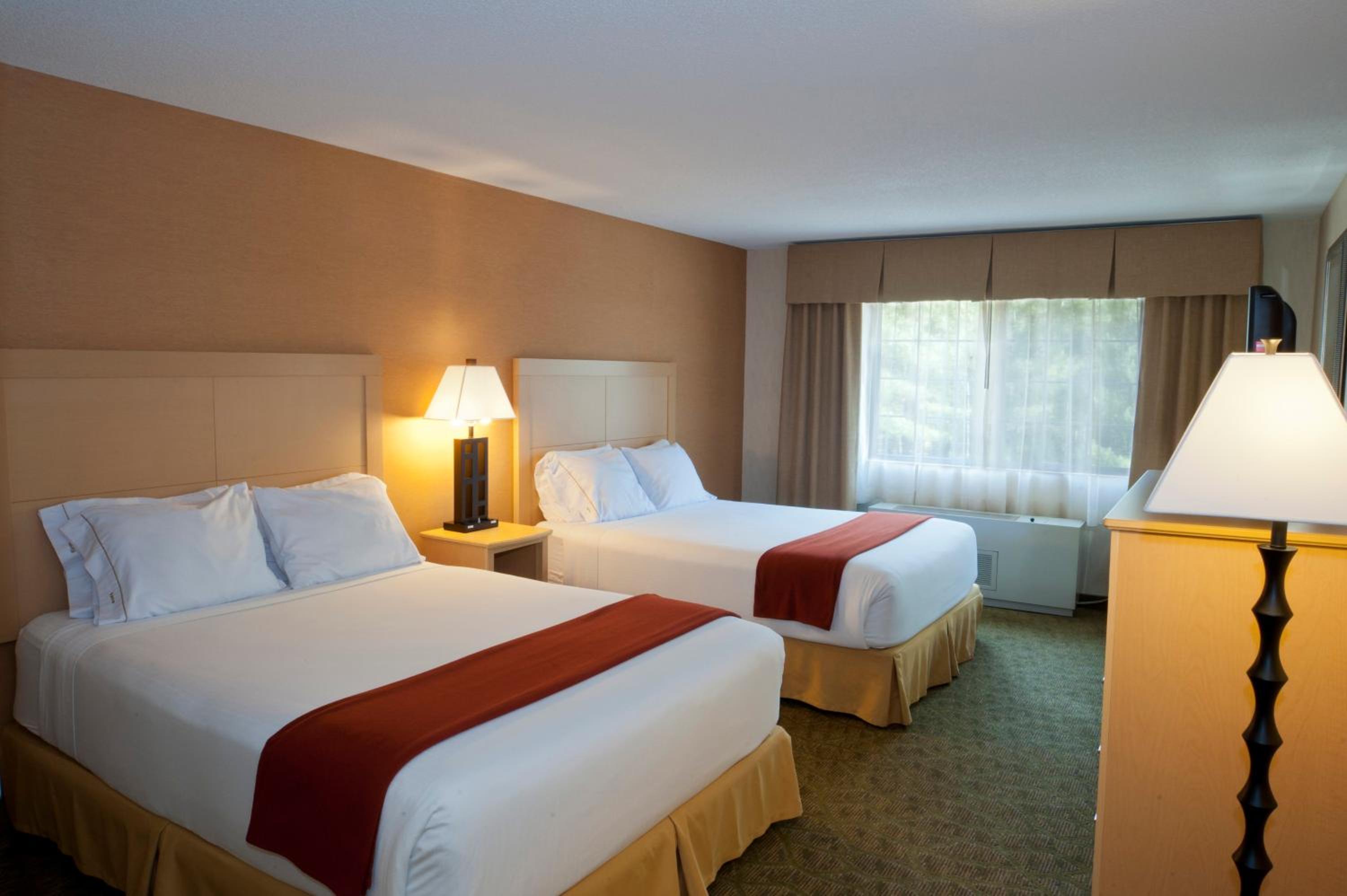 Standard Queen Room With Two Queen Beds