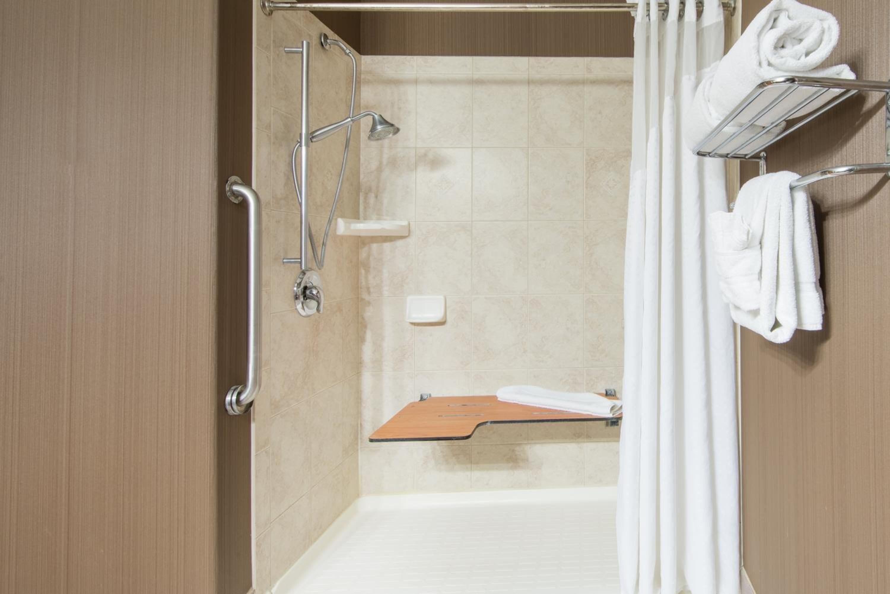 King Room - Mobility Access/Hearing Accessible - Photo 3