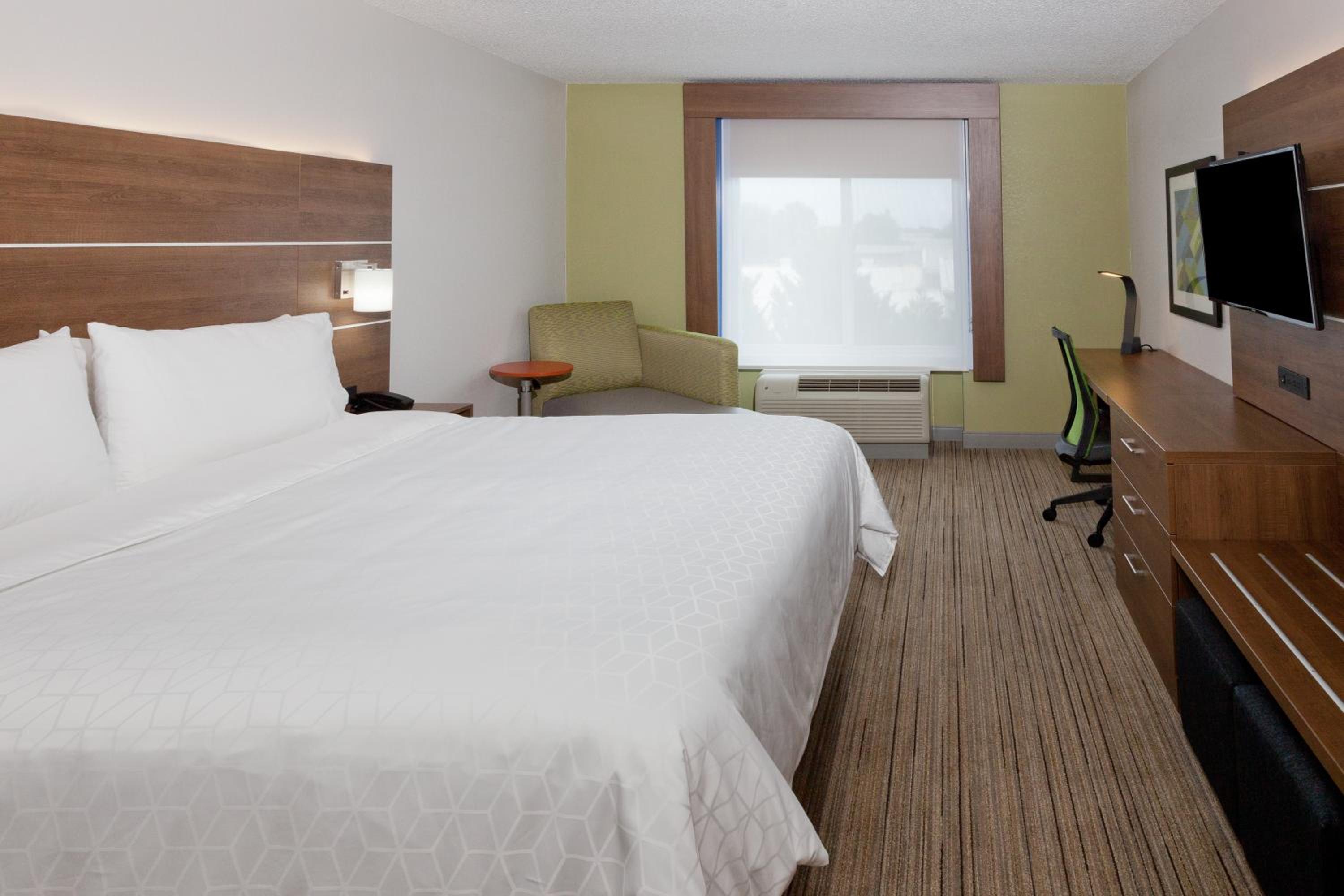 King Suite - Disability Access - Photo 5