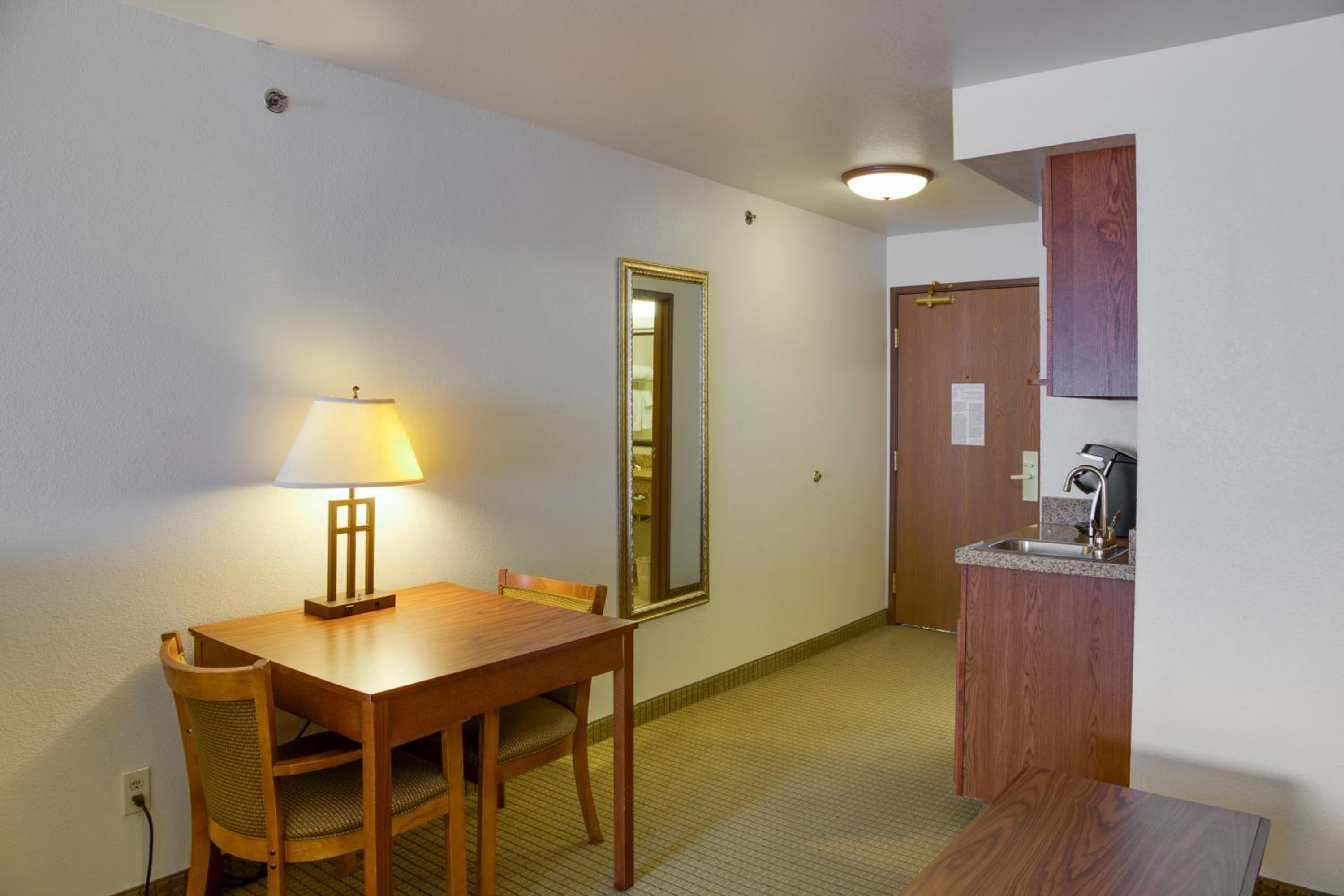 Queen Suite - Photo 4