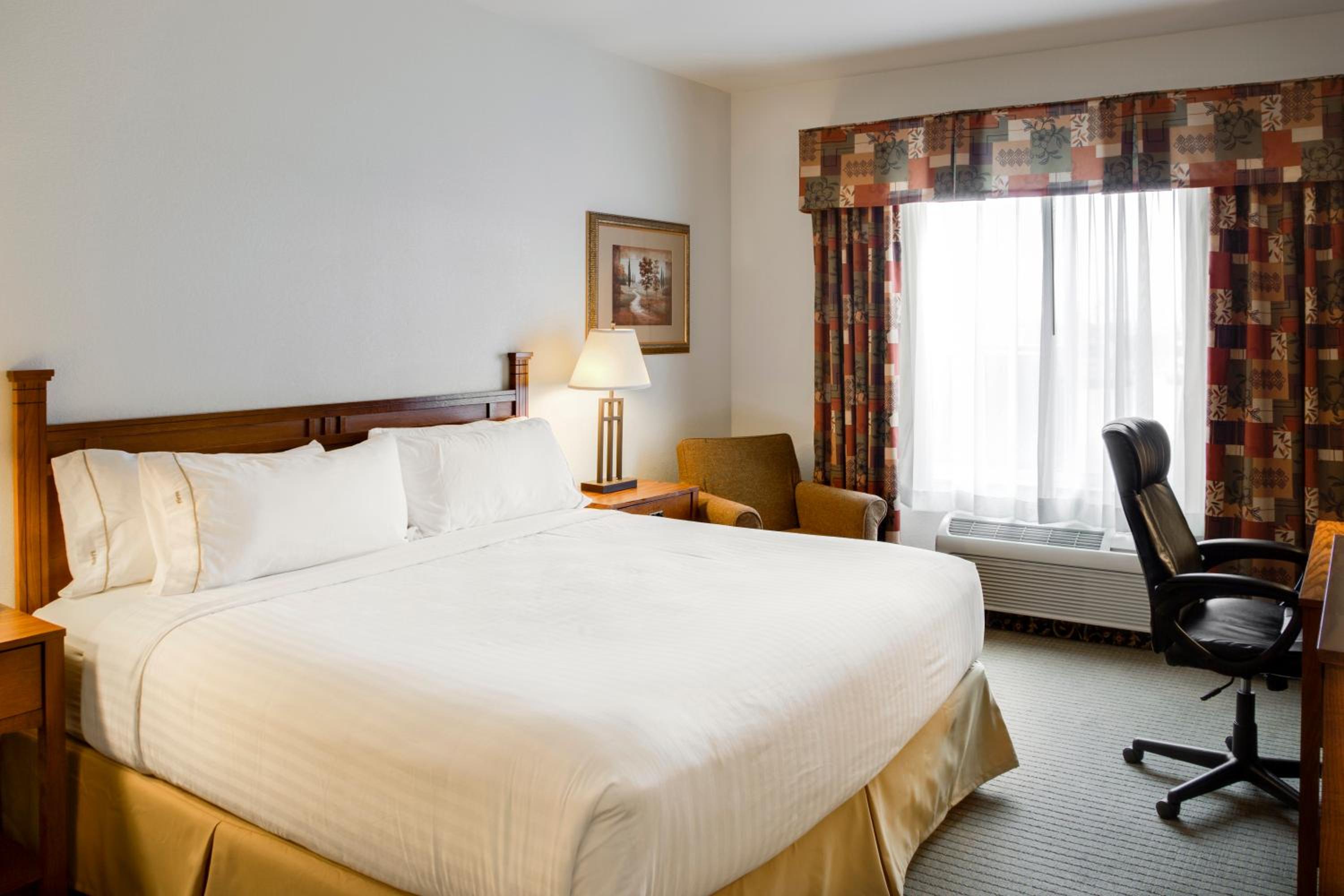 Queen Suite - Photo 2