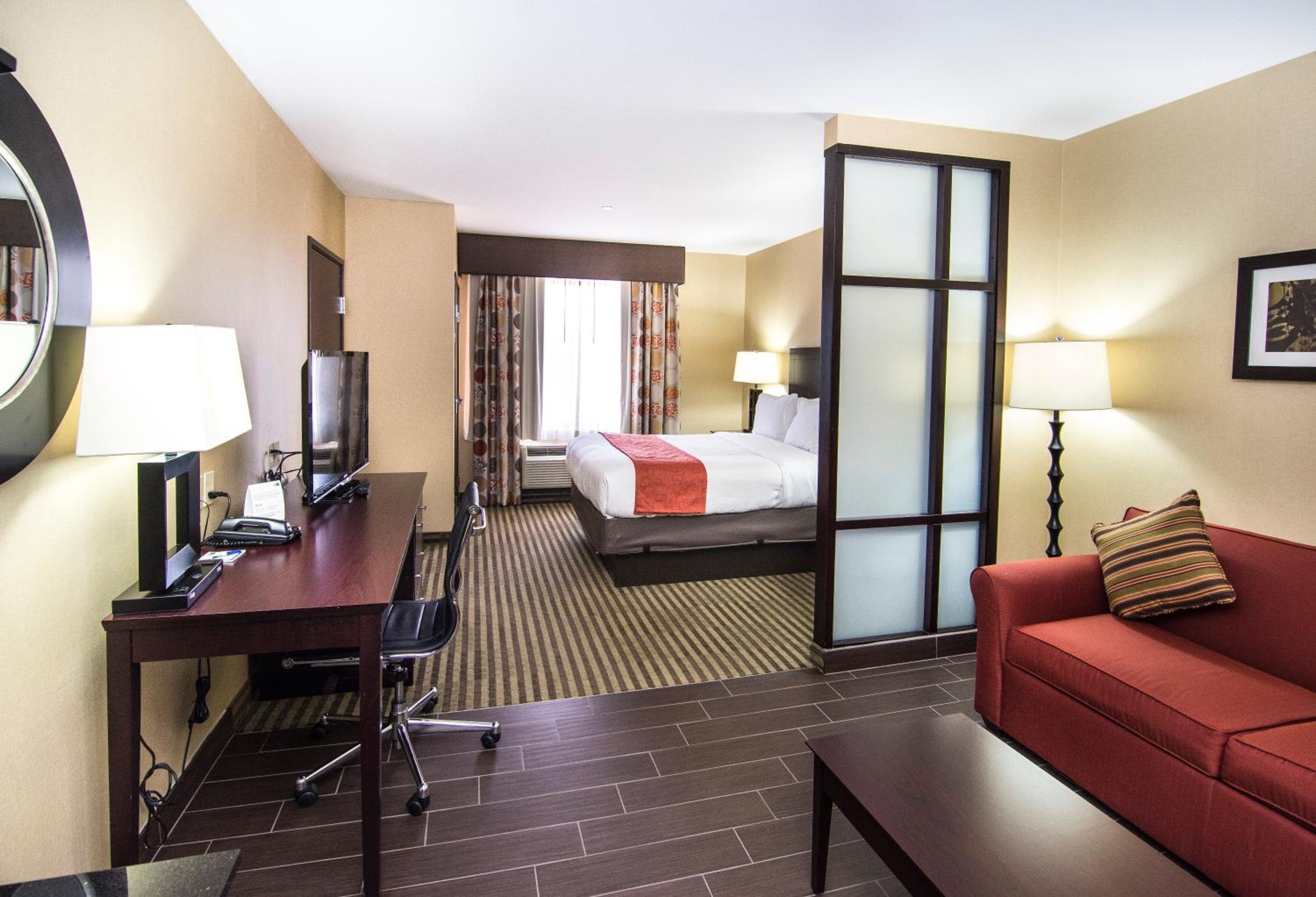 Standard King Room with Sofa Bed - Photo 1