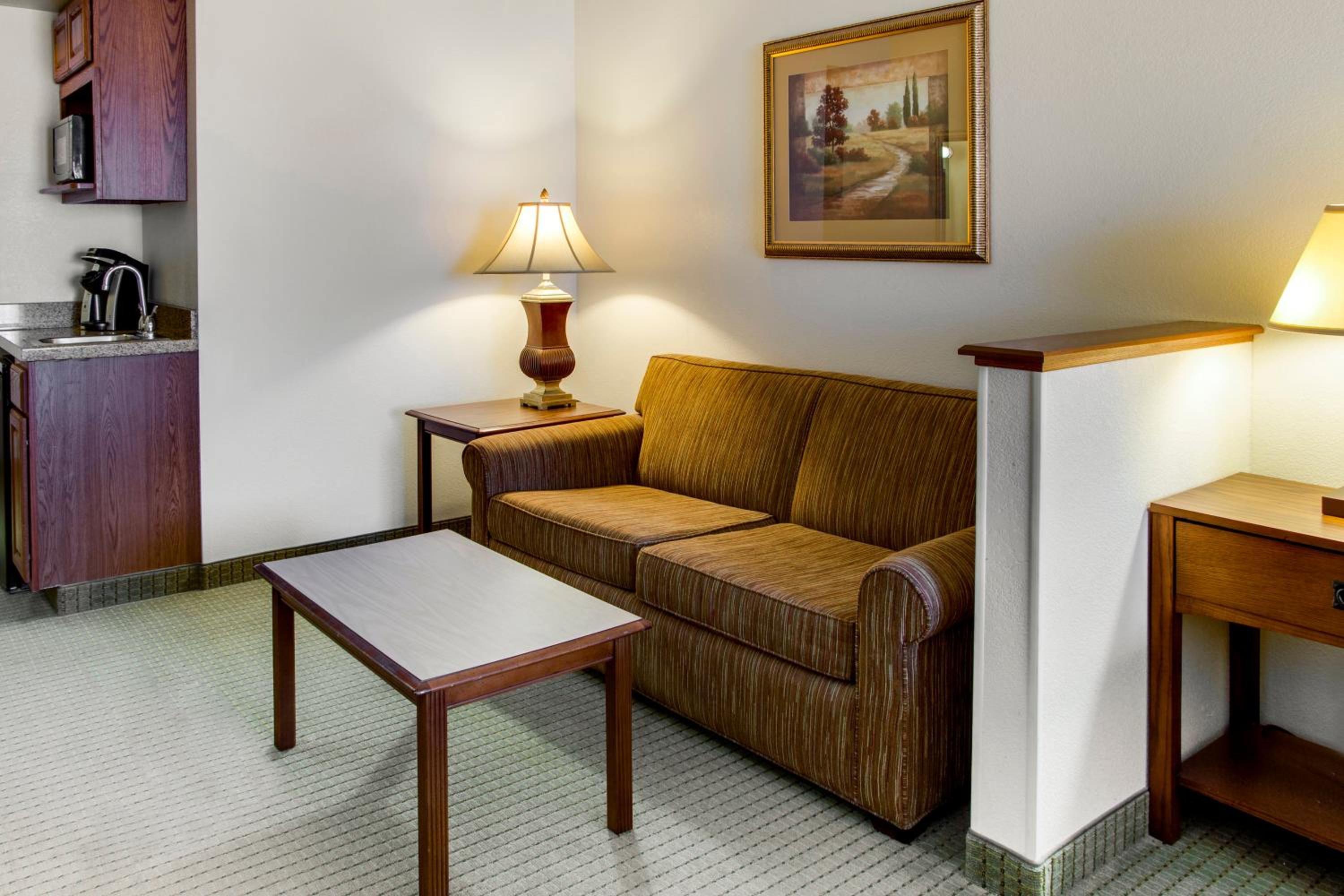 Queen Suite - Photo 7