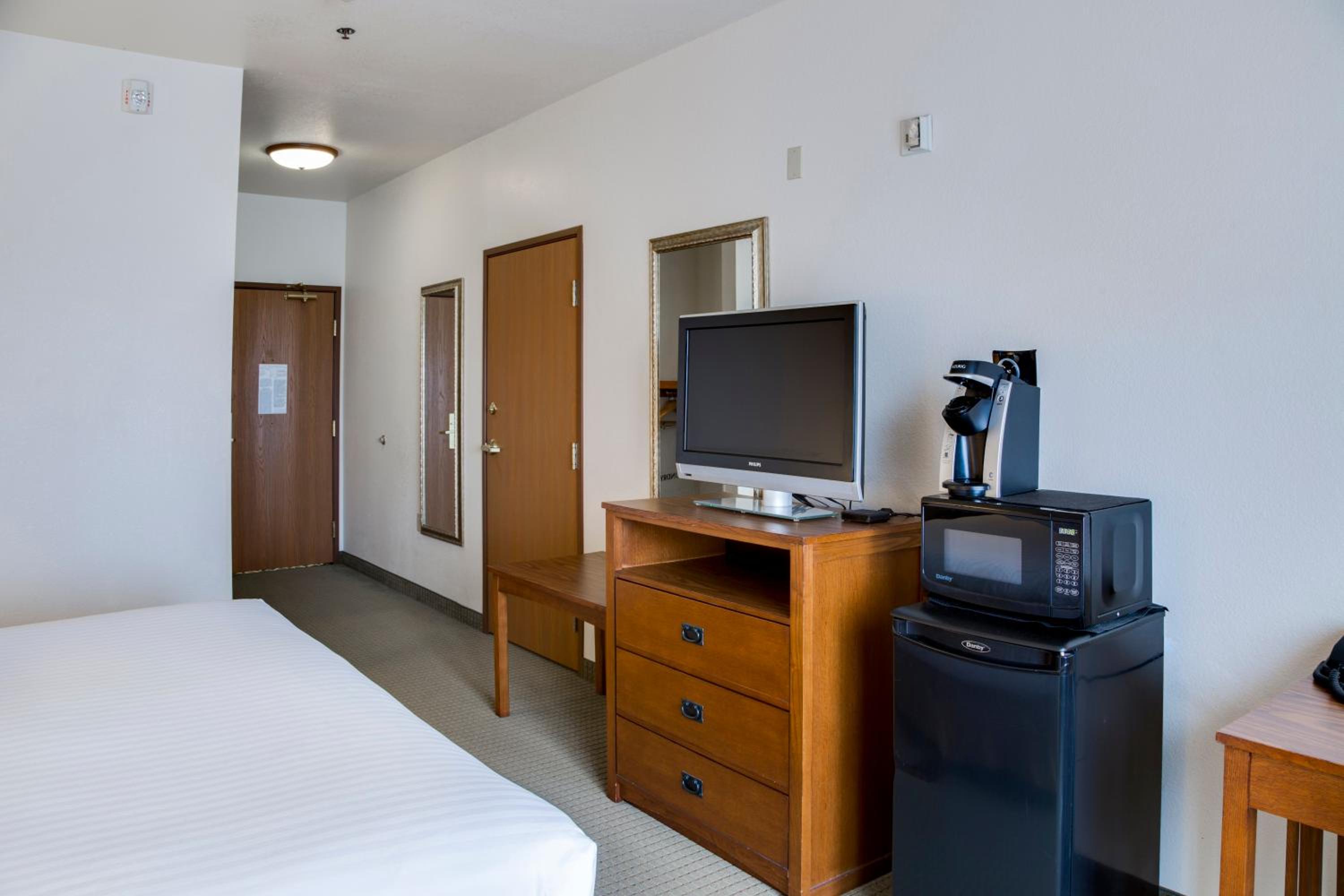 Standard King Room - Photo 4