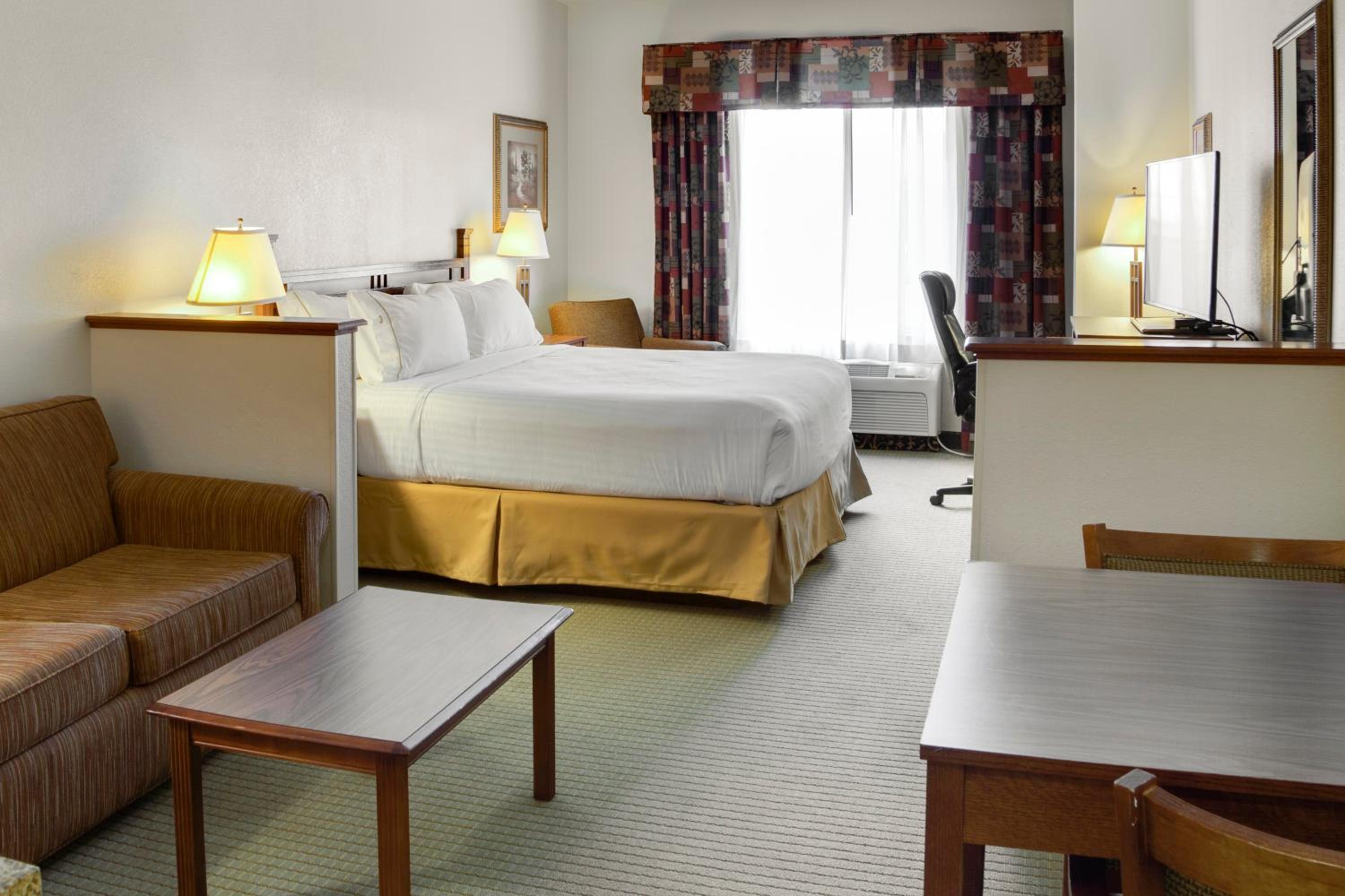 Queen Suite - Photo 6