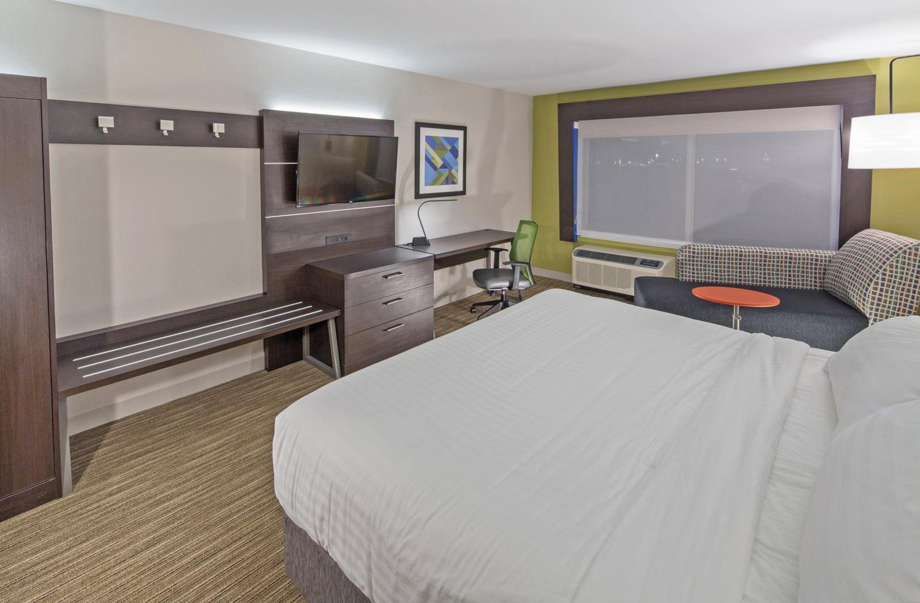 Standard King Room photo 2