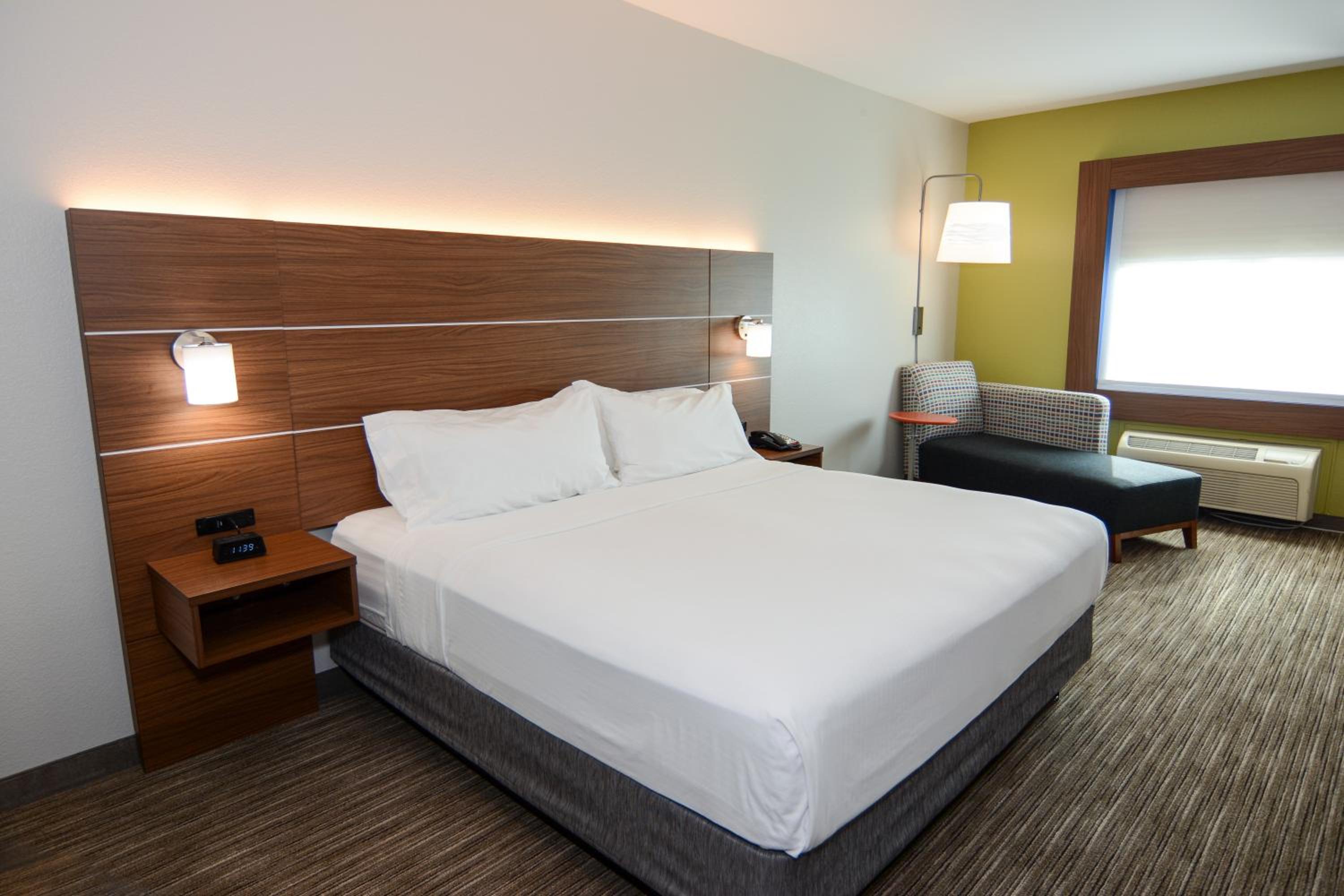 Standard King Room - Photo 2
