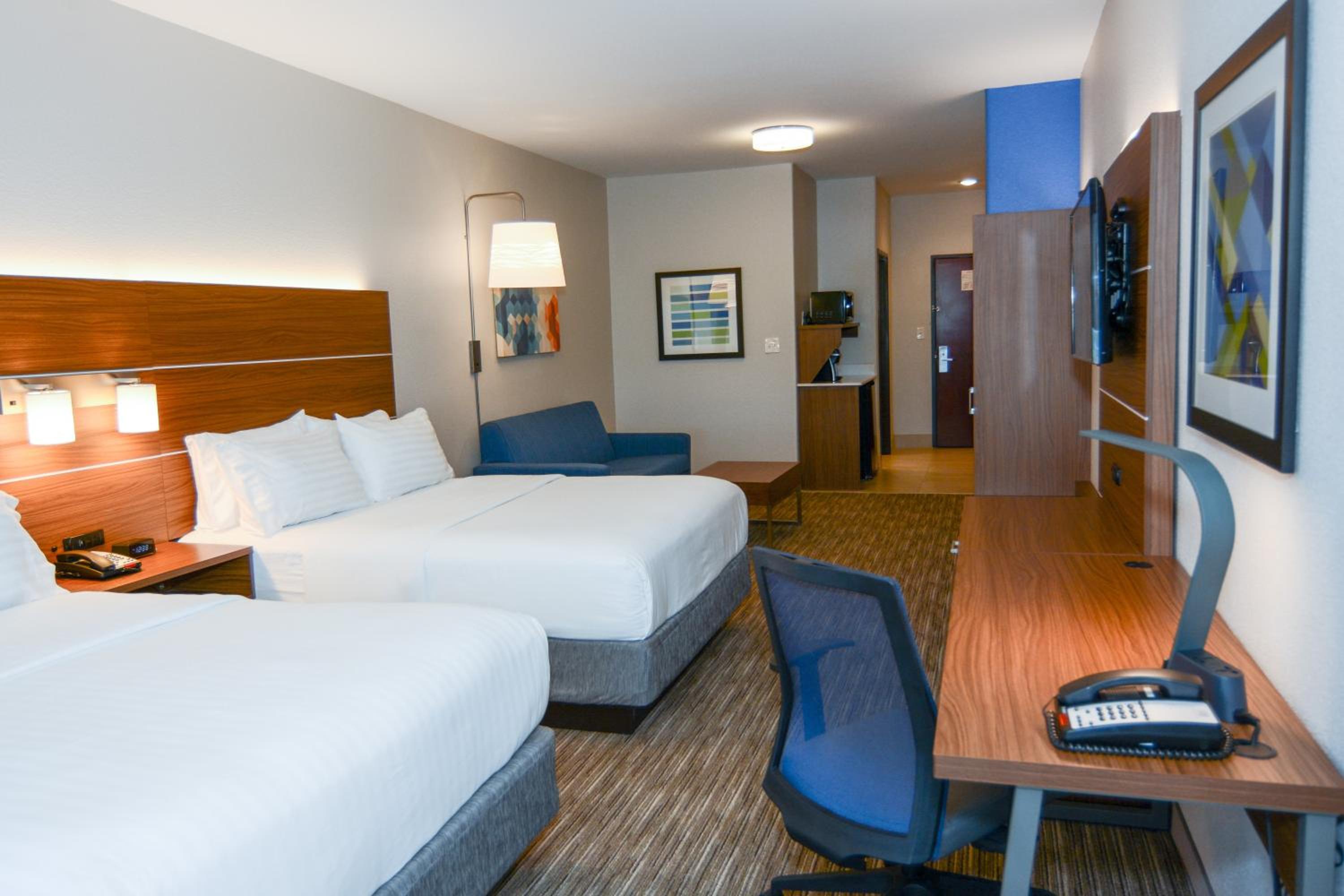 Suite with Two Beds - Non-Smoking - Photo 1