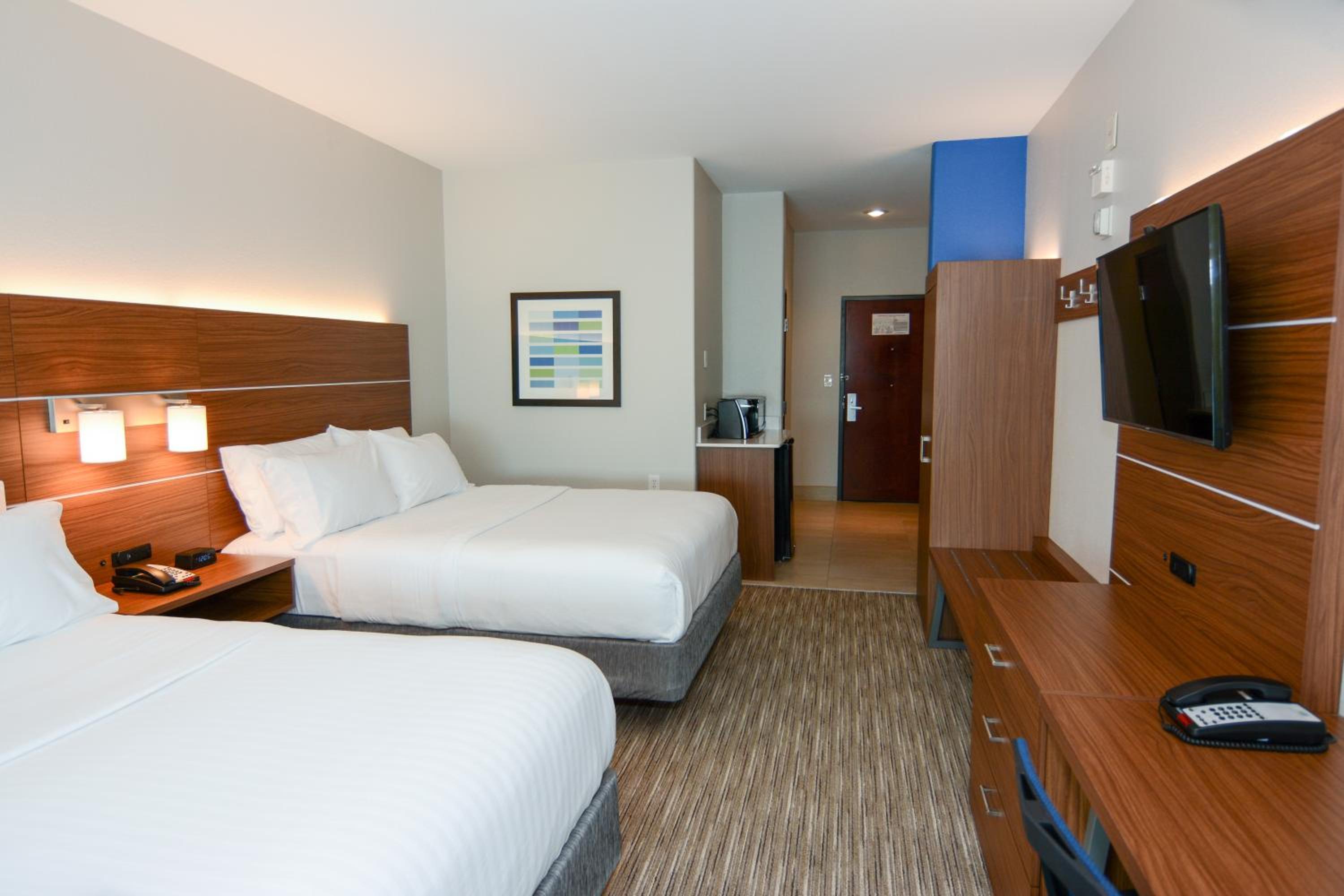 Standard Queen Room with Two Queen Beds - Photo 1