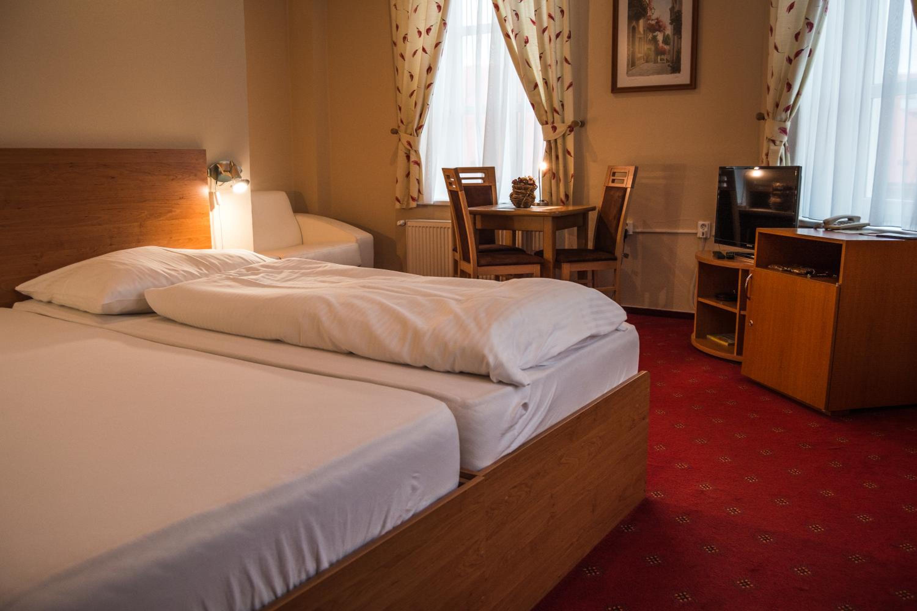 Double or Twin Room - Photo 13