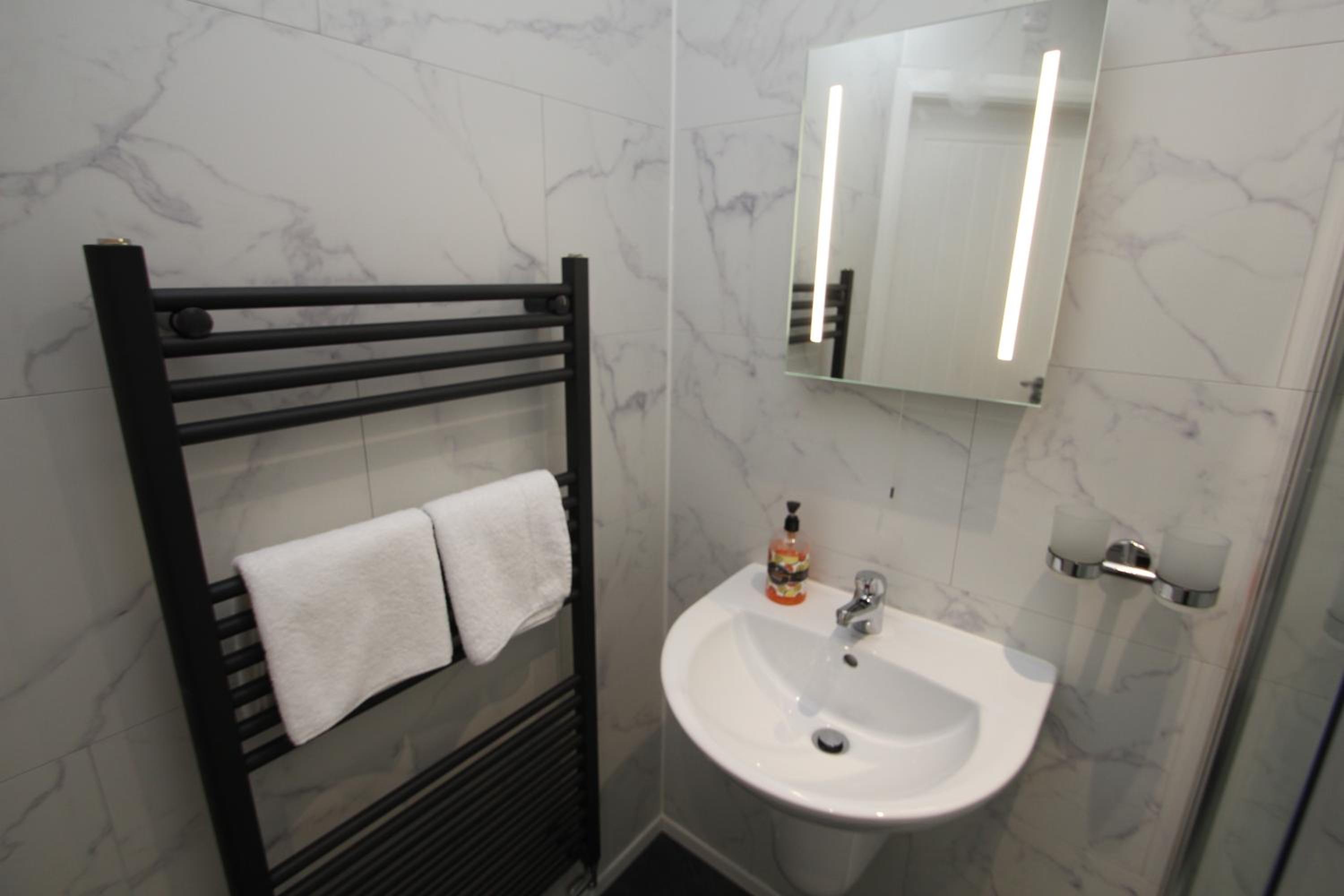 Double or Twin Room with Private Bathroom photo 2