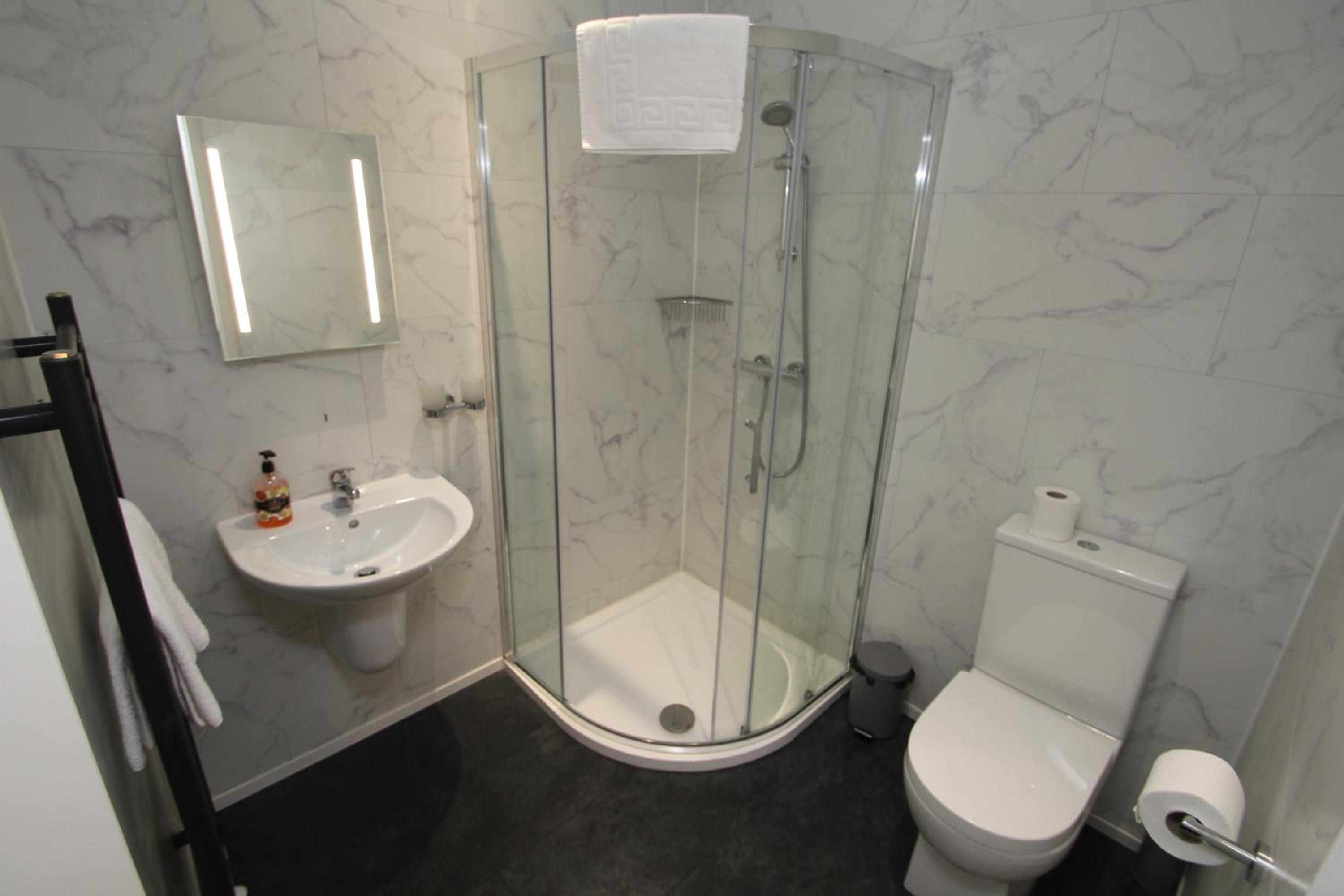 Double or Twin Room with Private Bathroom photo 3