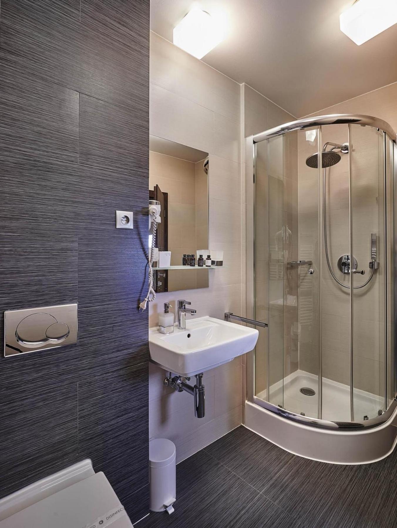 Deluxe Double Room with Balcony photo 2