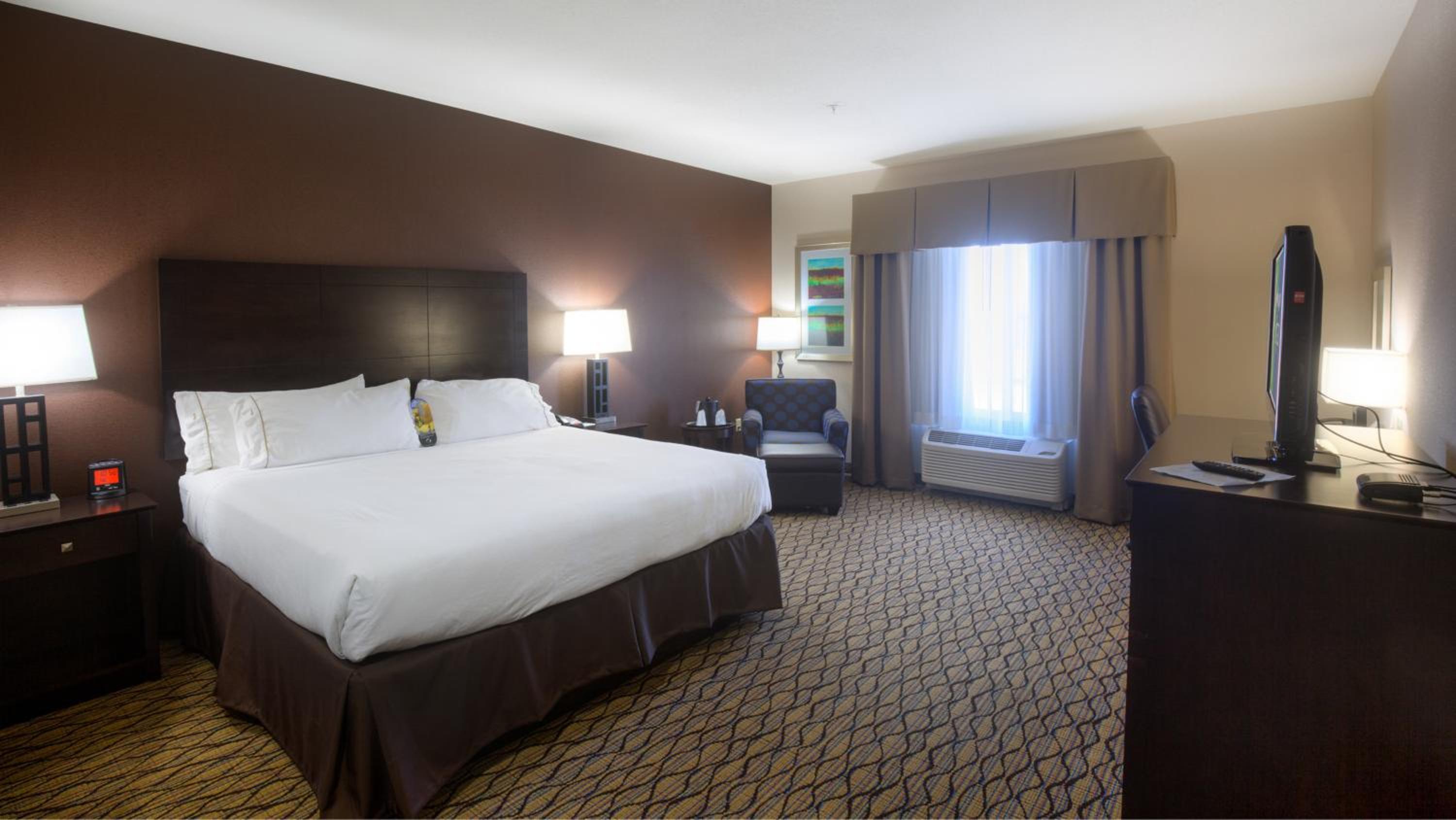 Standard King Room photo 3