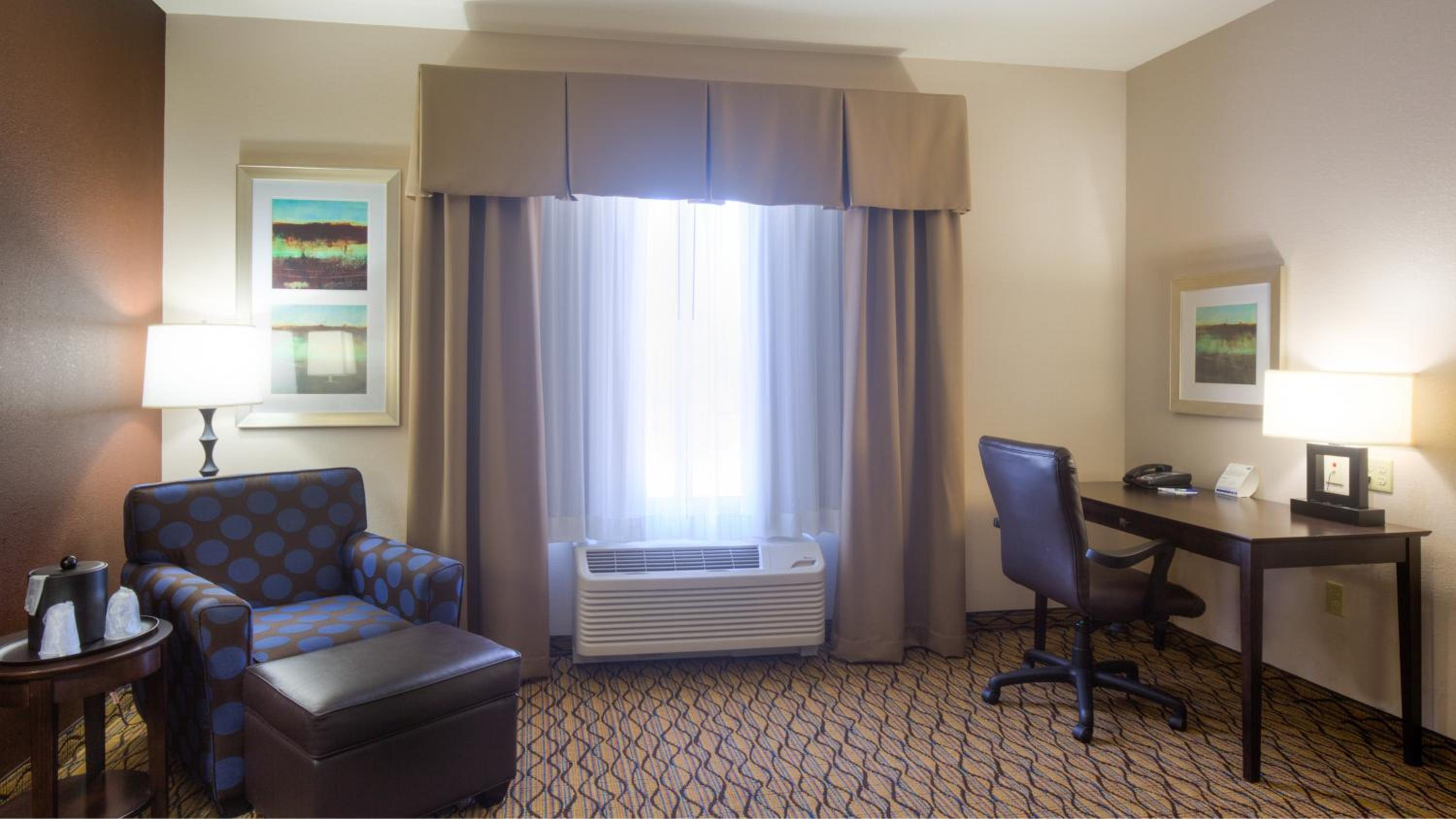 Standard King Room photo 1