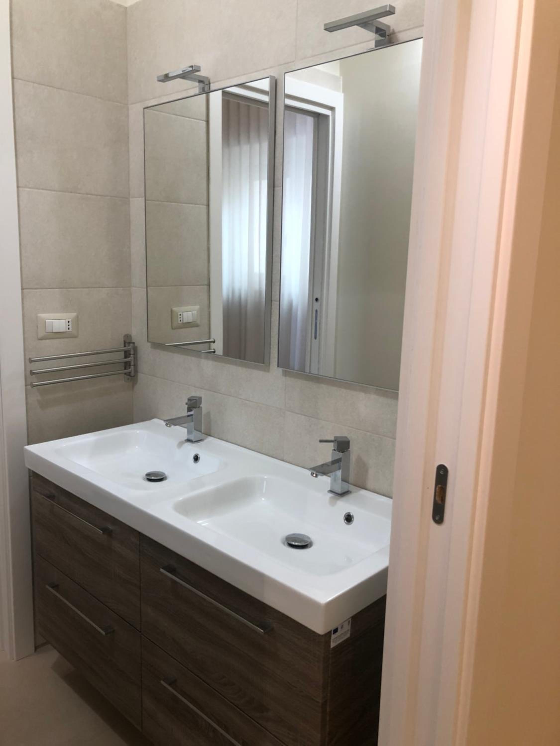 Twin Room with Shared Bathroom photo 2