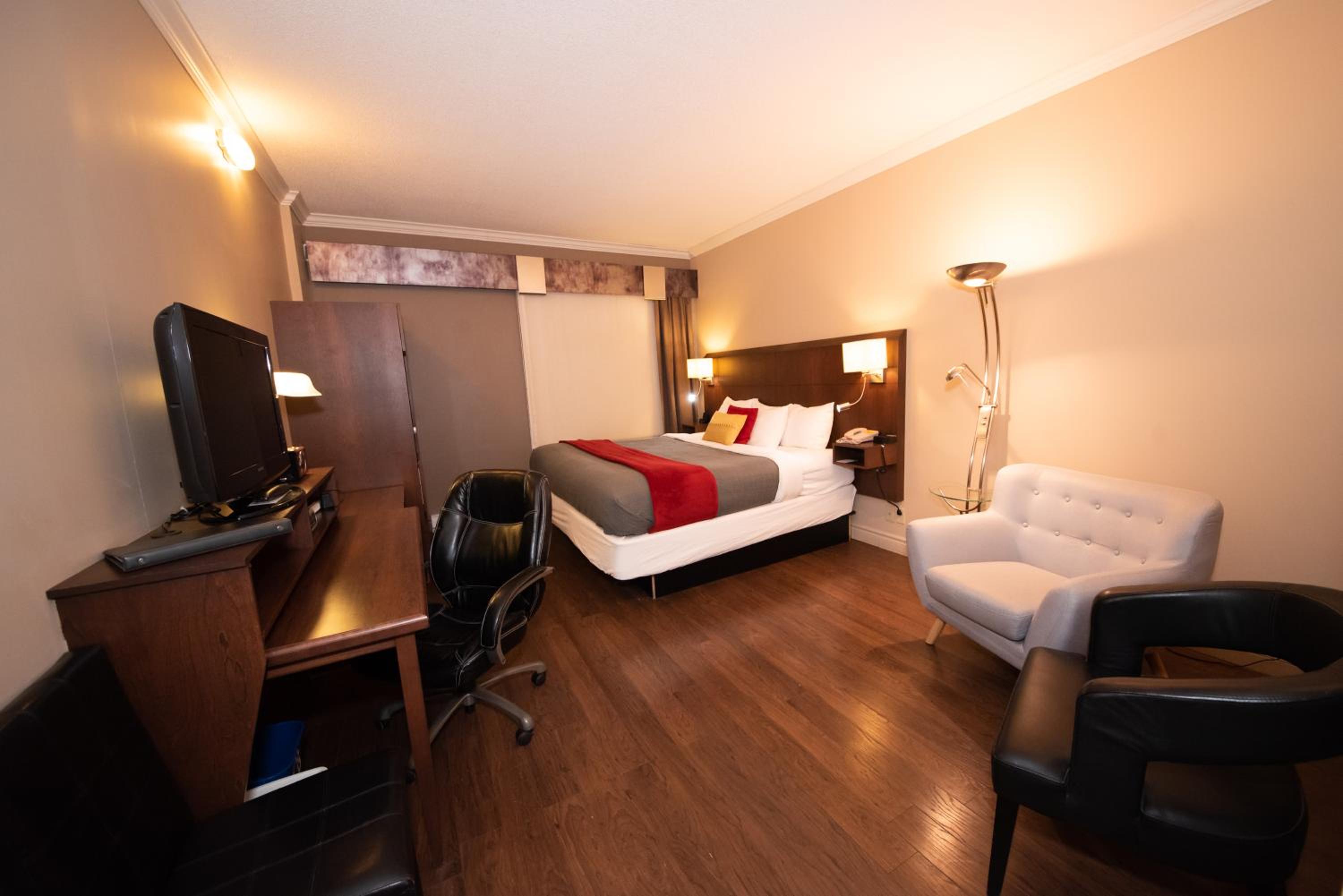 King Room - Non-Smoking - Photo 2