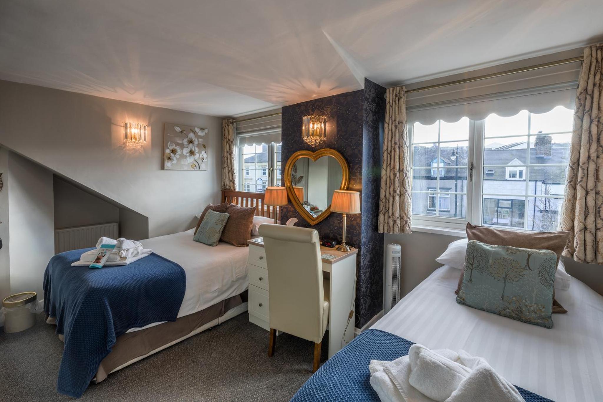 Double or Twin Room - Photo 15