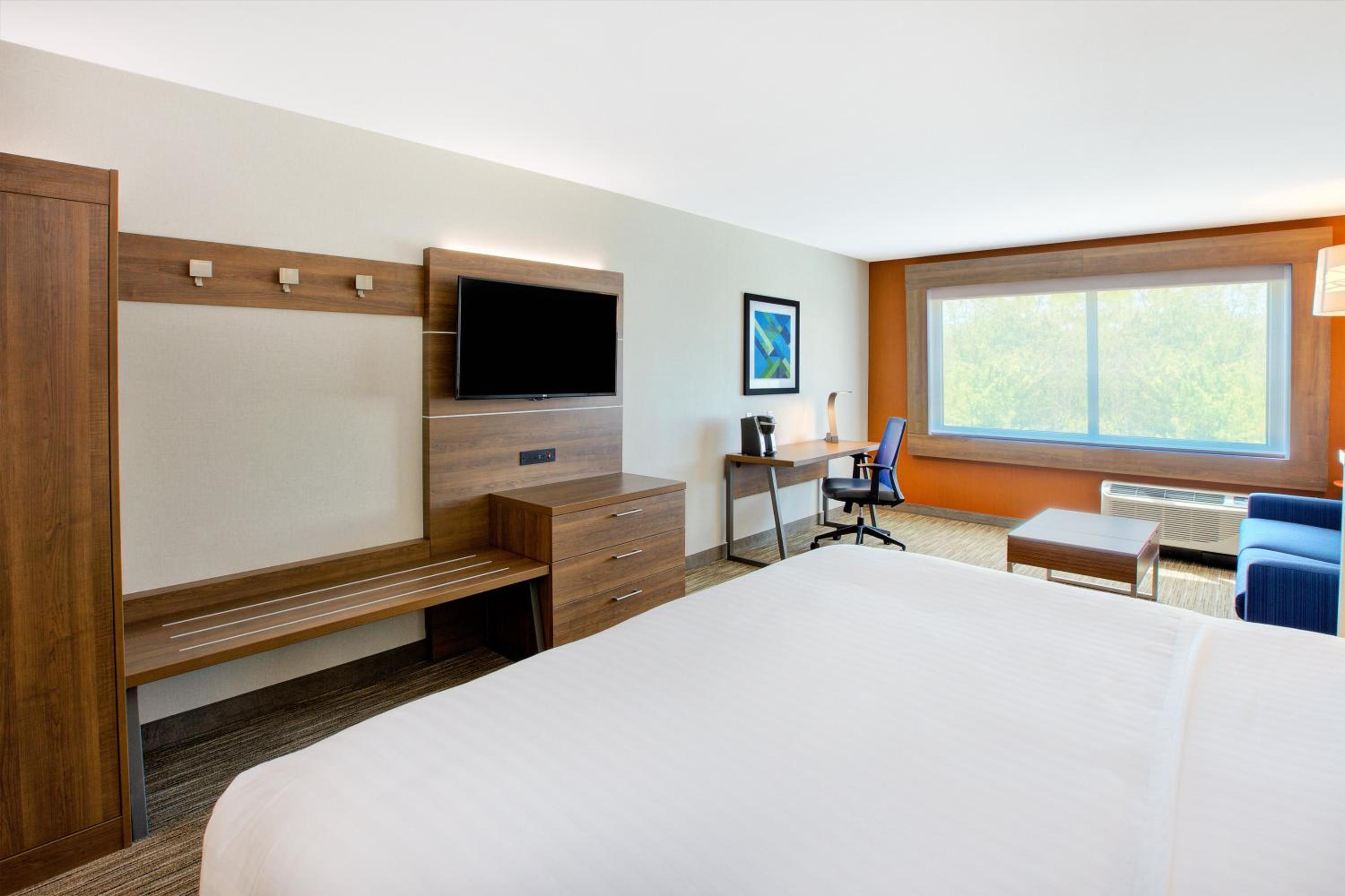Standard King Room photo 1