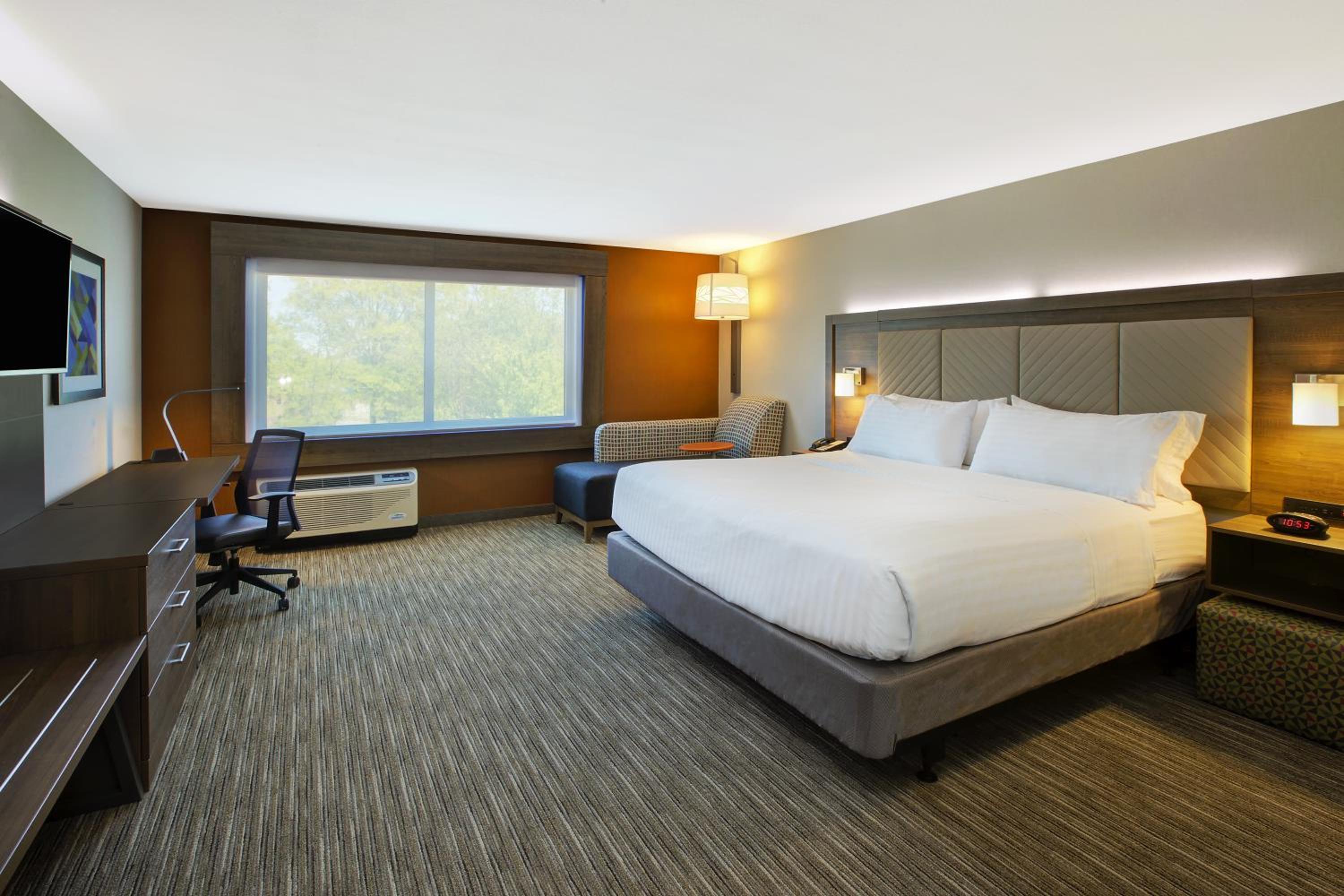 Standard King Room photo 2