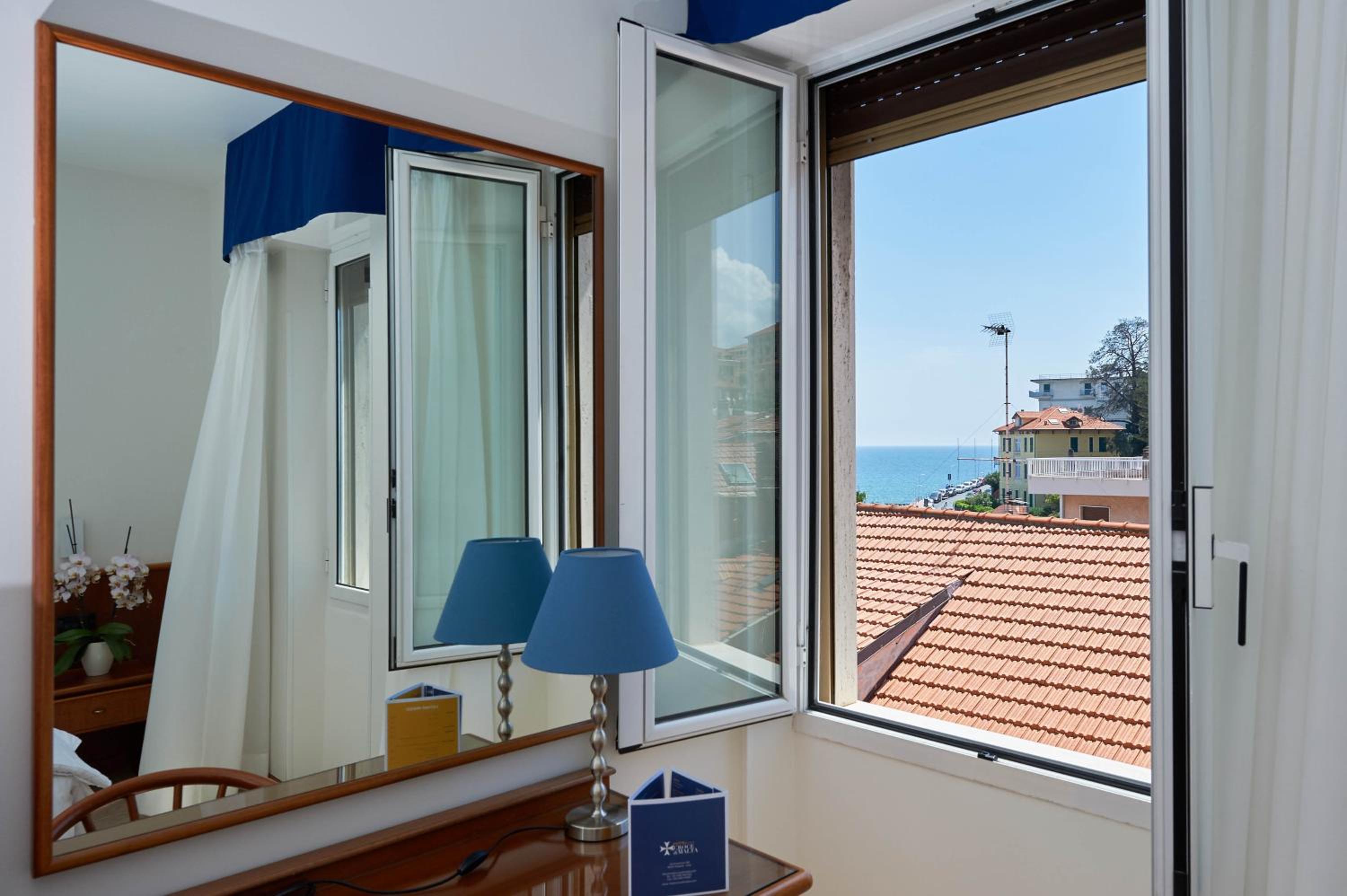 Double Room with Sea View - Photo 5