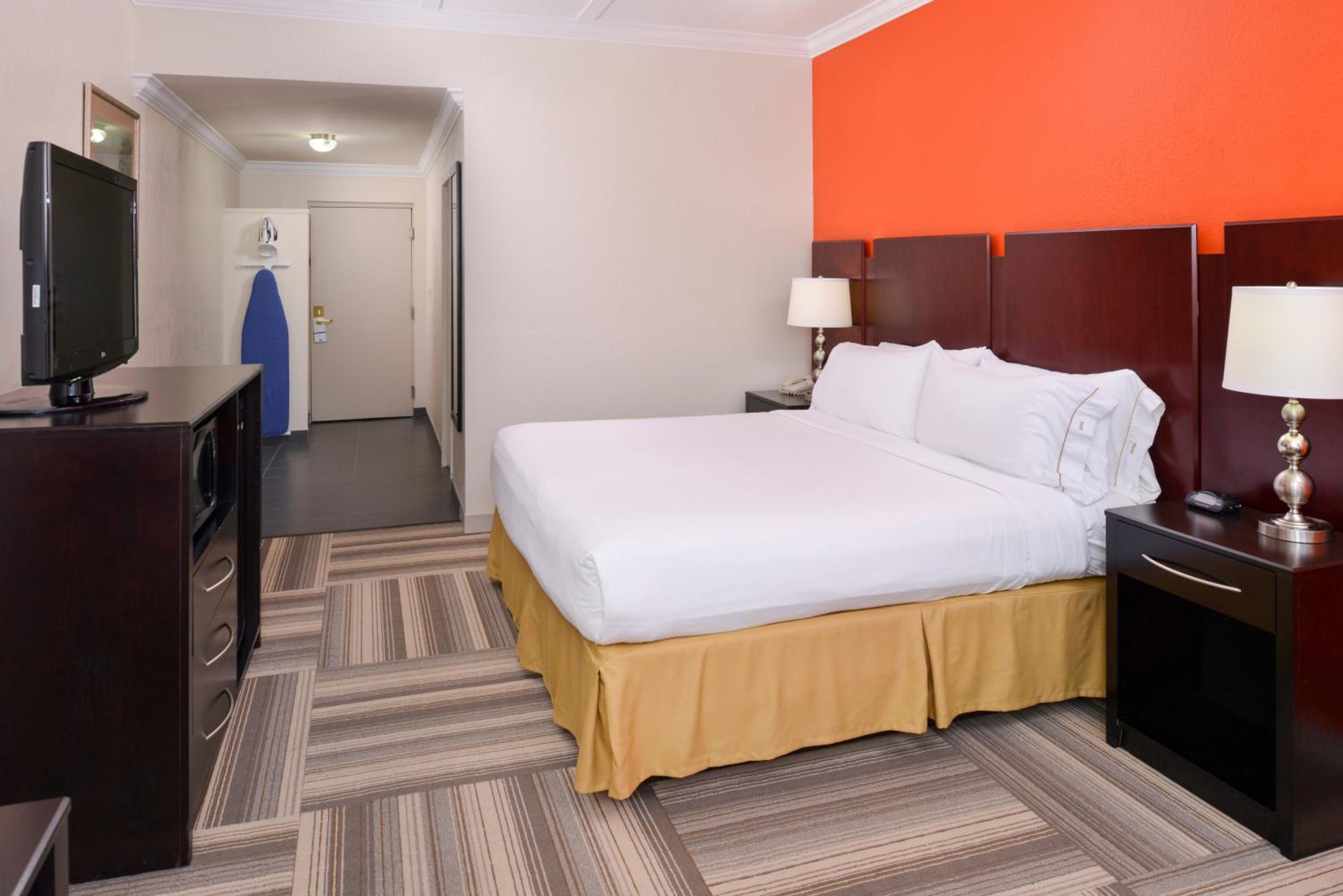 Standard King Room - Photo 3