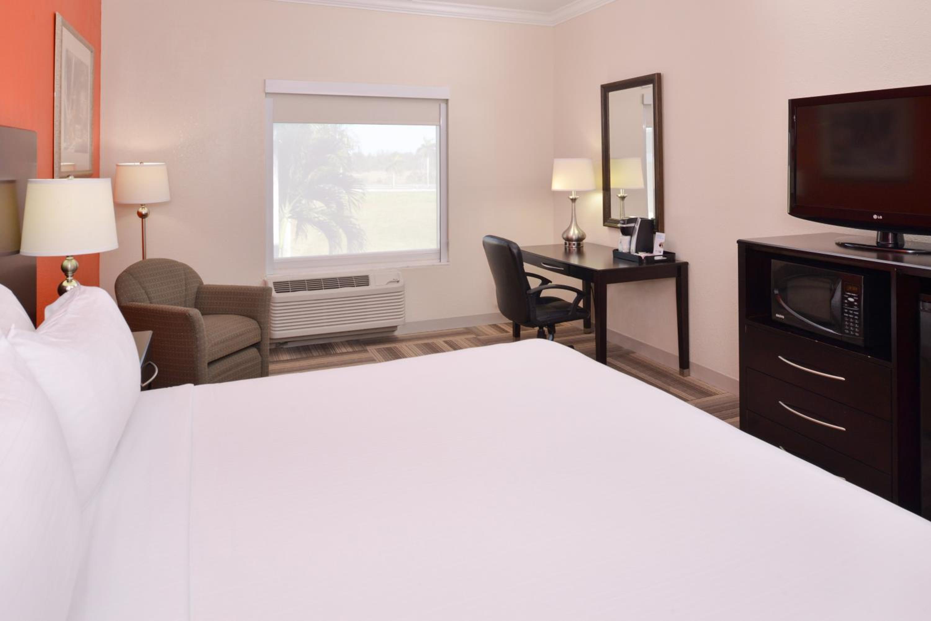 Standard King Room - Photo 1