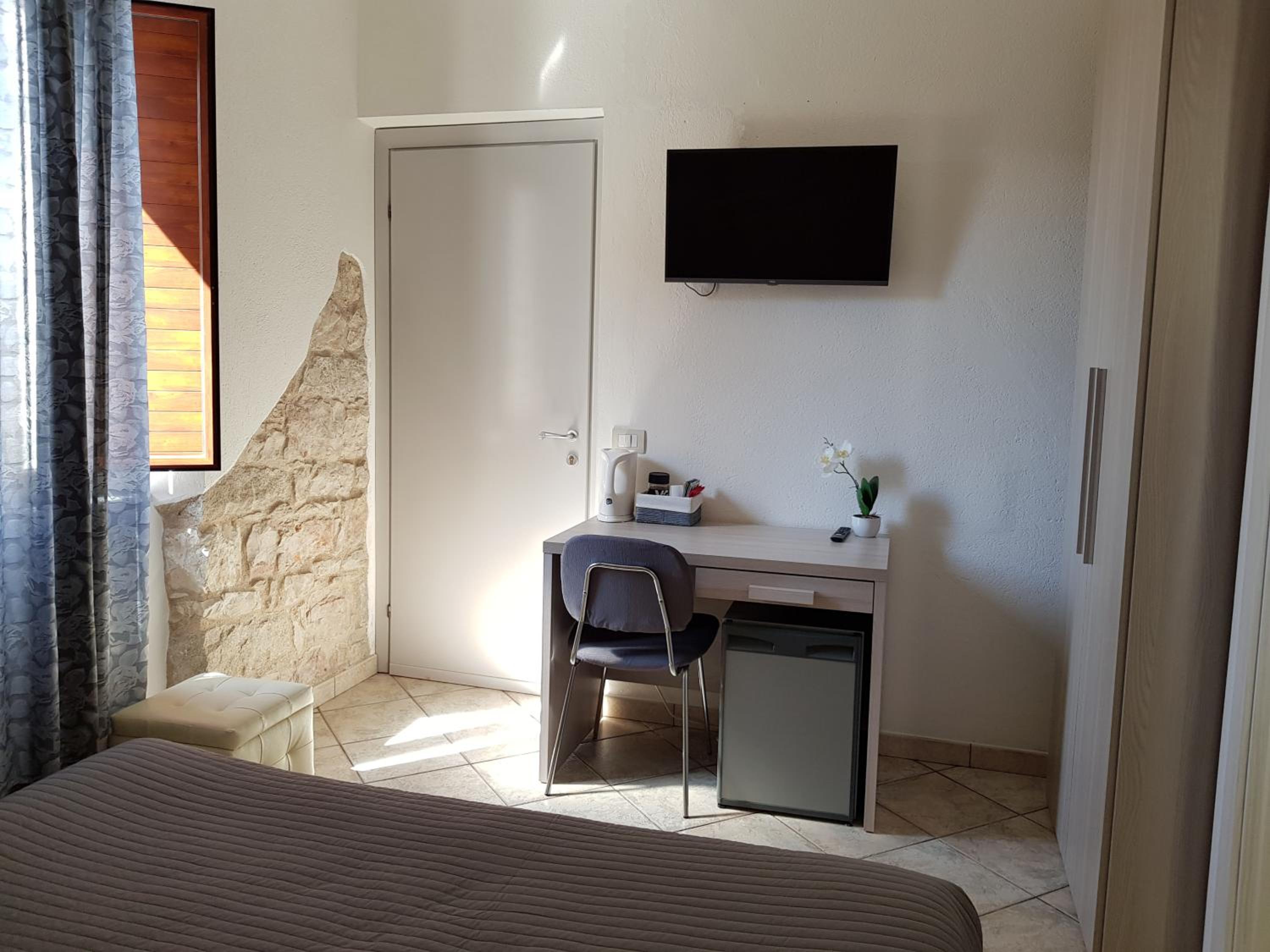 Double Room with Private Bathroom - Photo 3