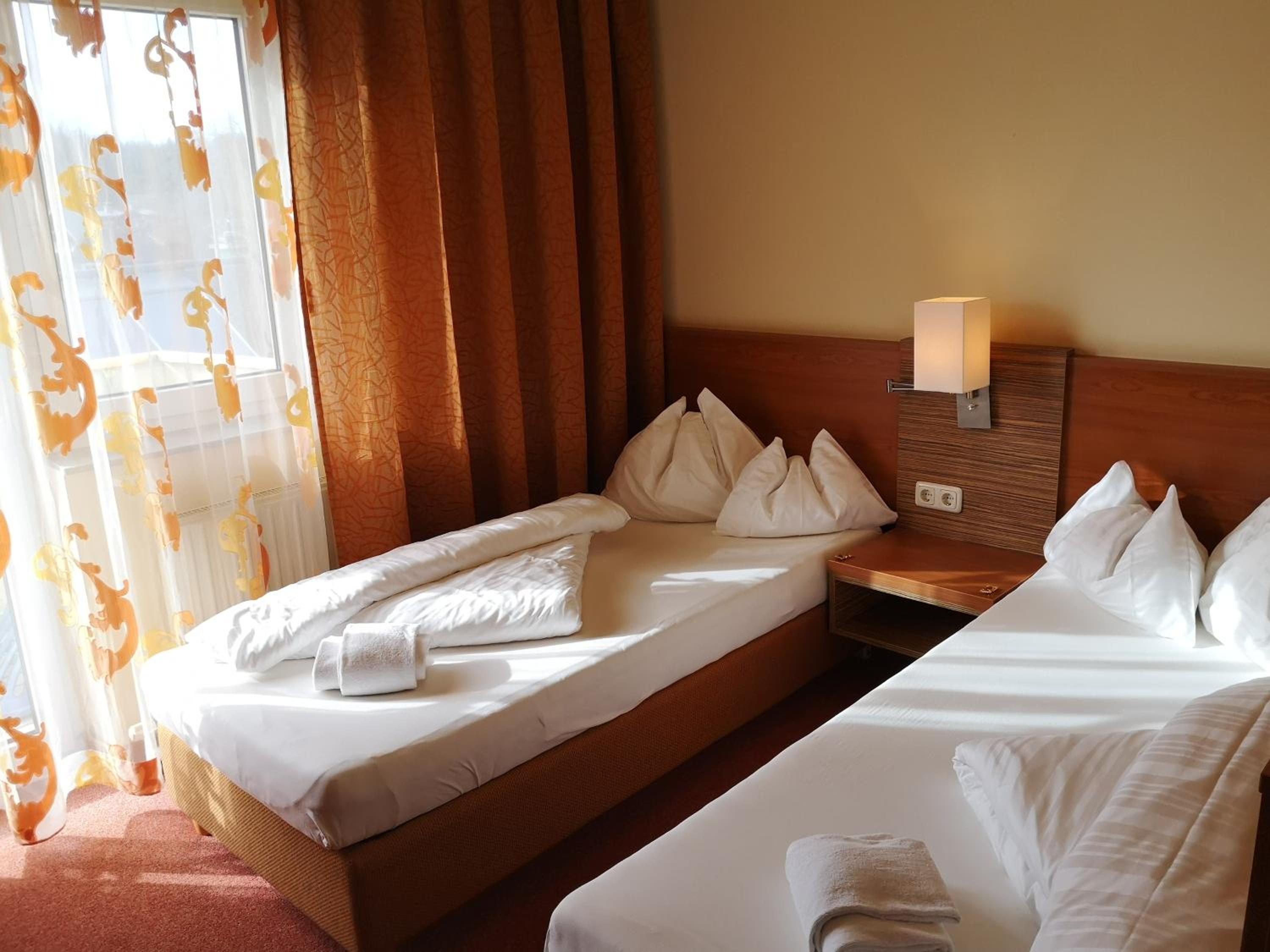 Two-Bedroom Apartment with Balcony and Lake View photo 3